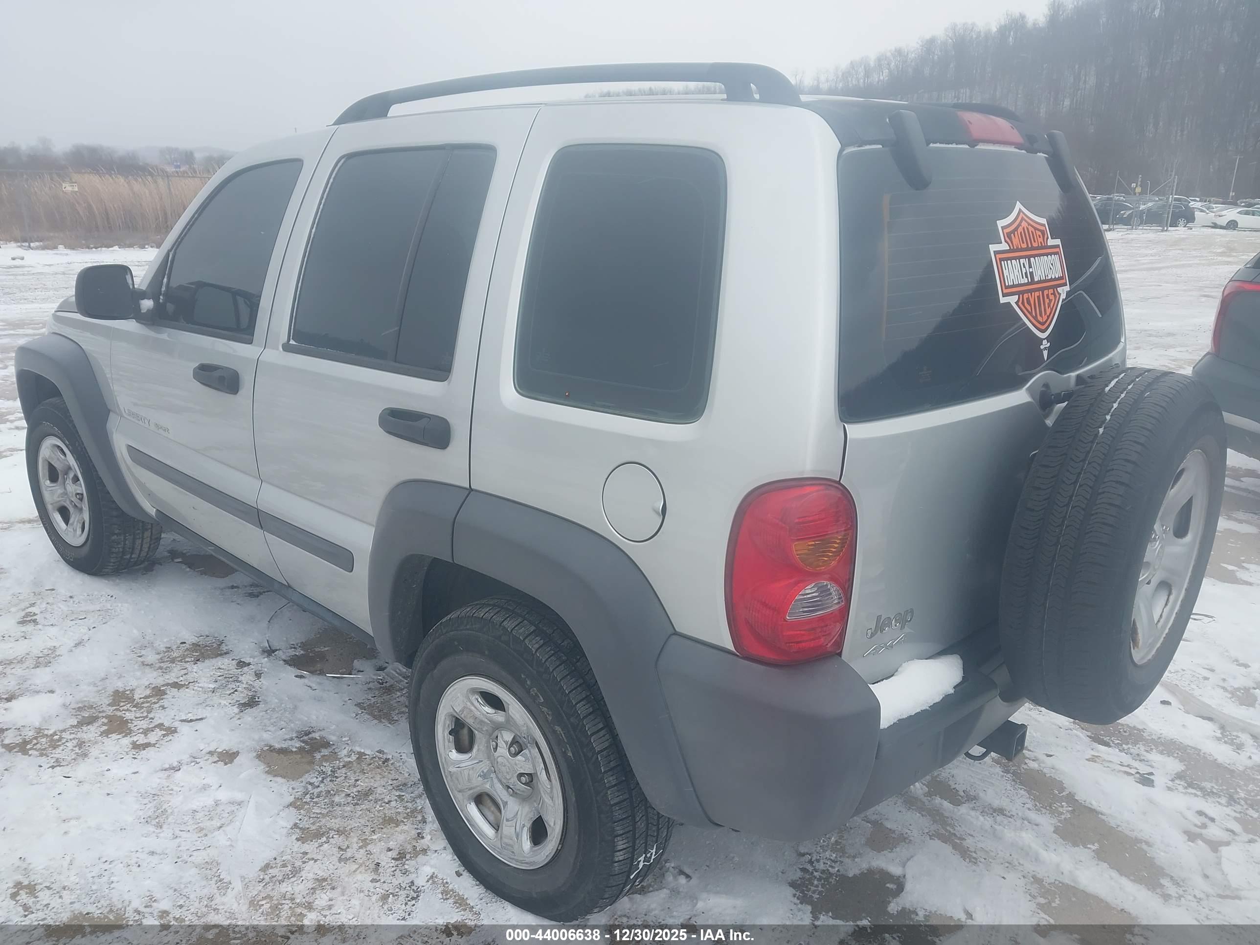 JEEP LIBERTY image 3