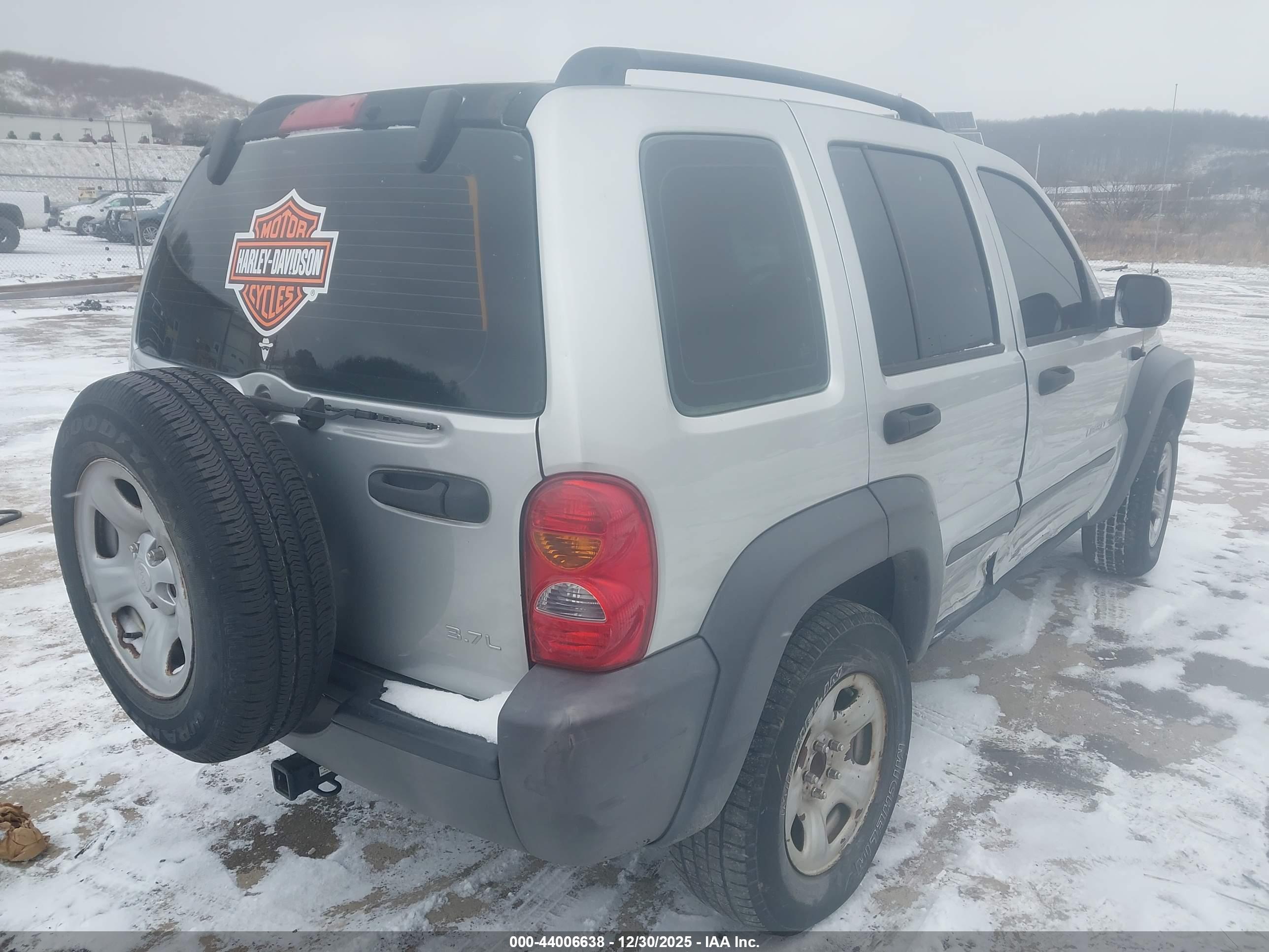 JEEP LIBERTY image 4