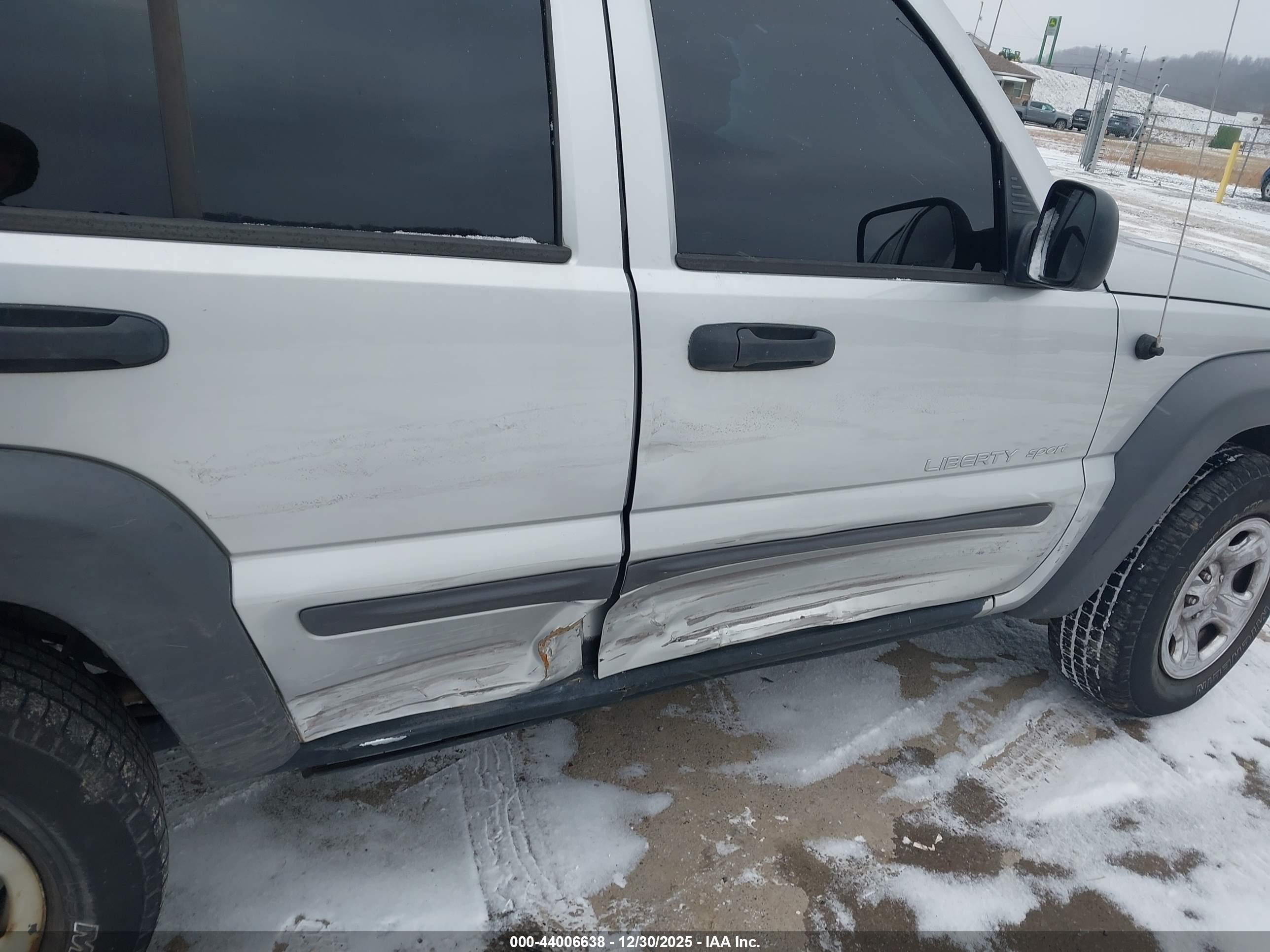 JEEP LIBERTY image 6