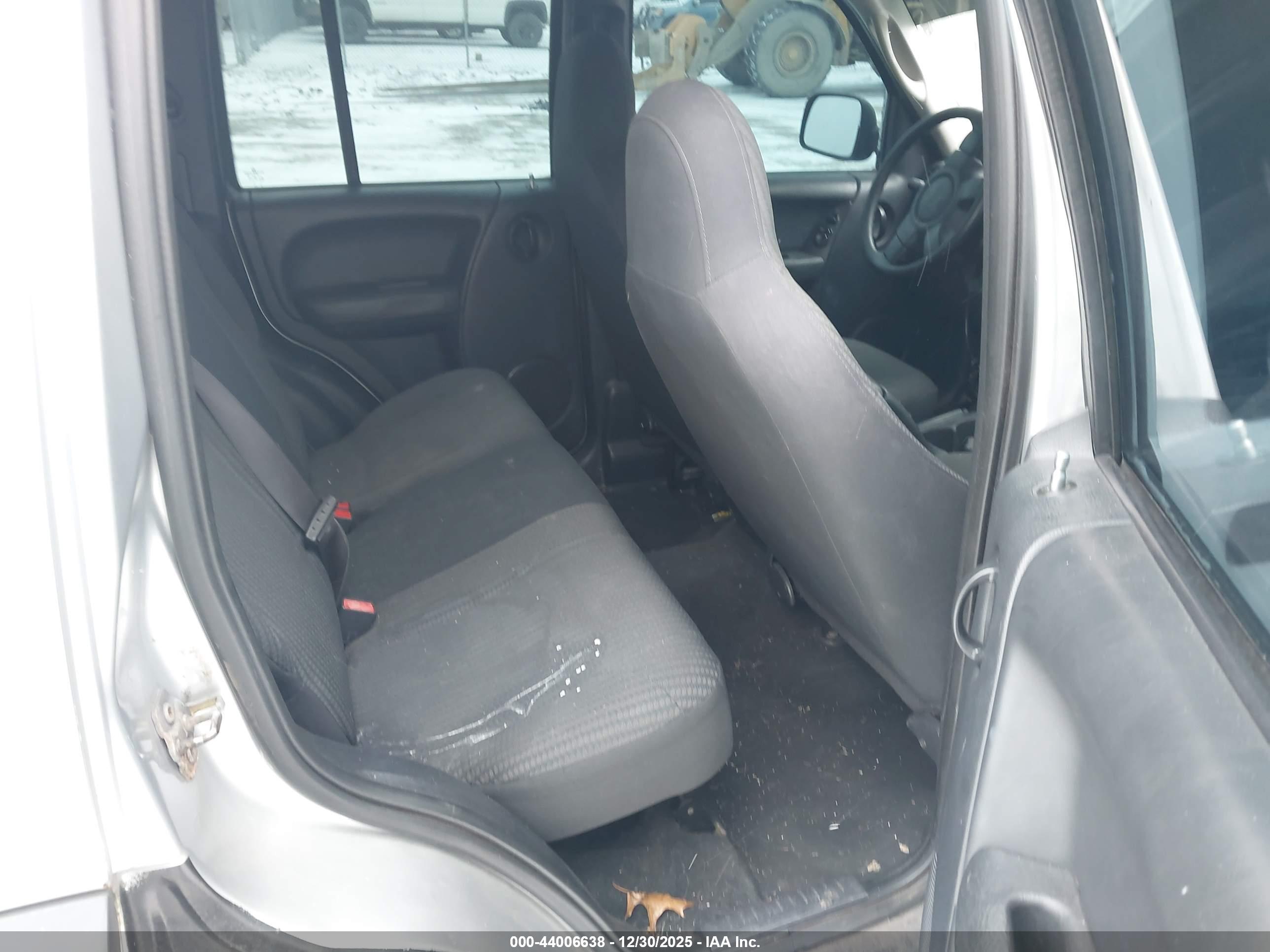 JEEP LIBERTY image 8