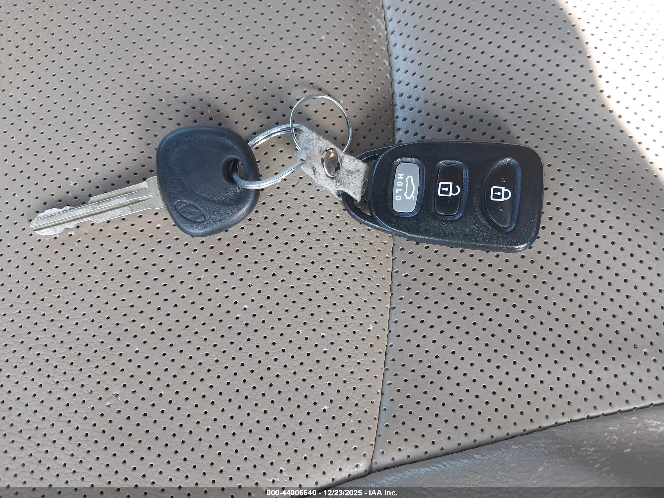 HYUNDAI ELANTRA image 11