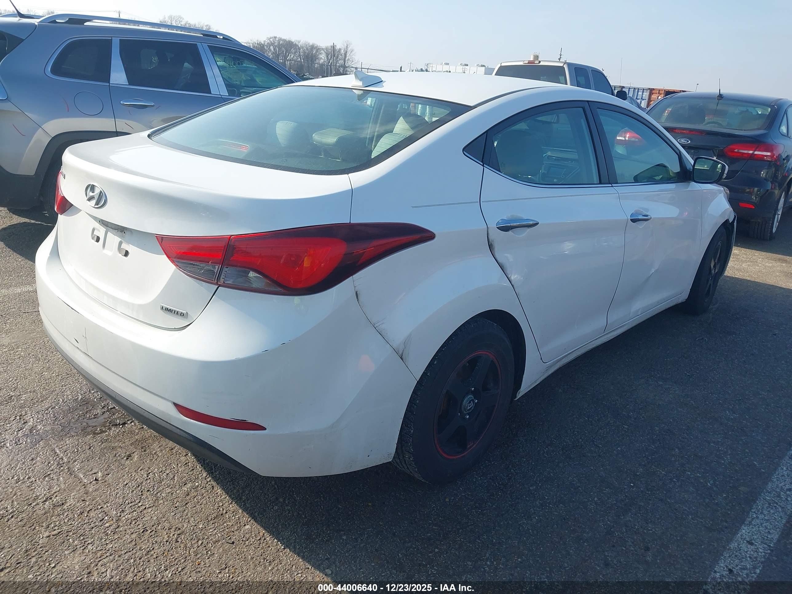 HYUNDAI ELANTRA image 4
