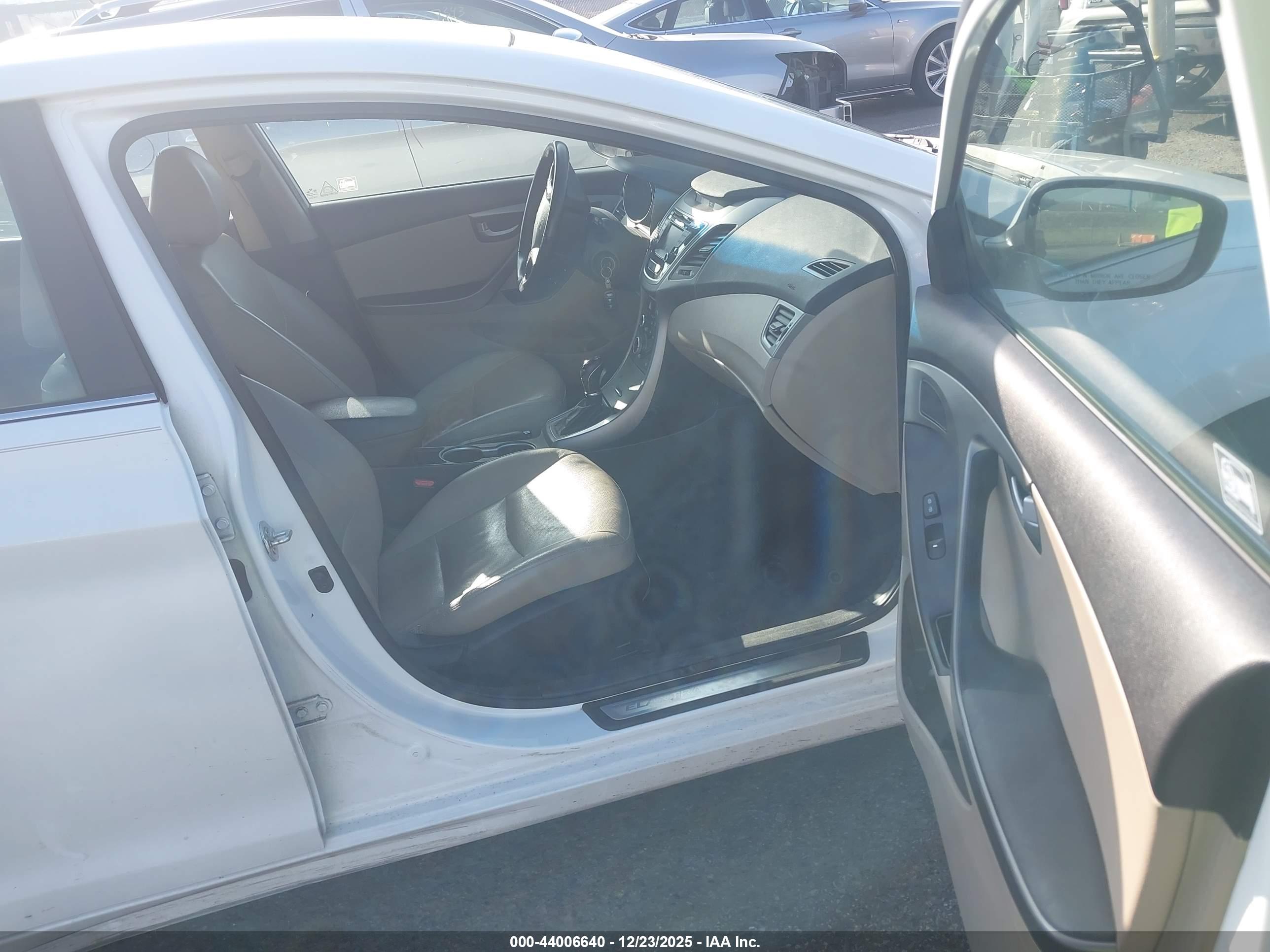 HYUNDAI ELANTRA image 5