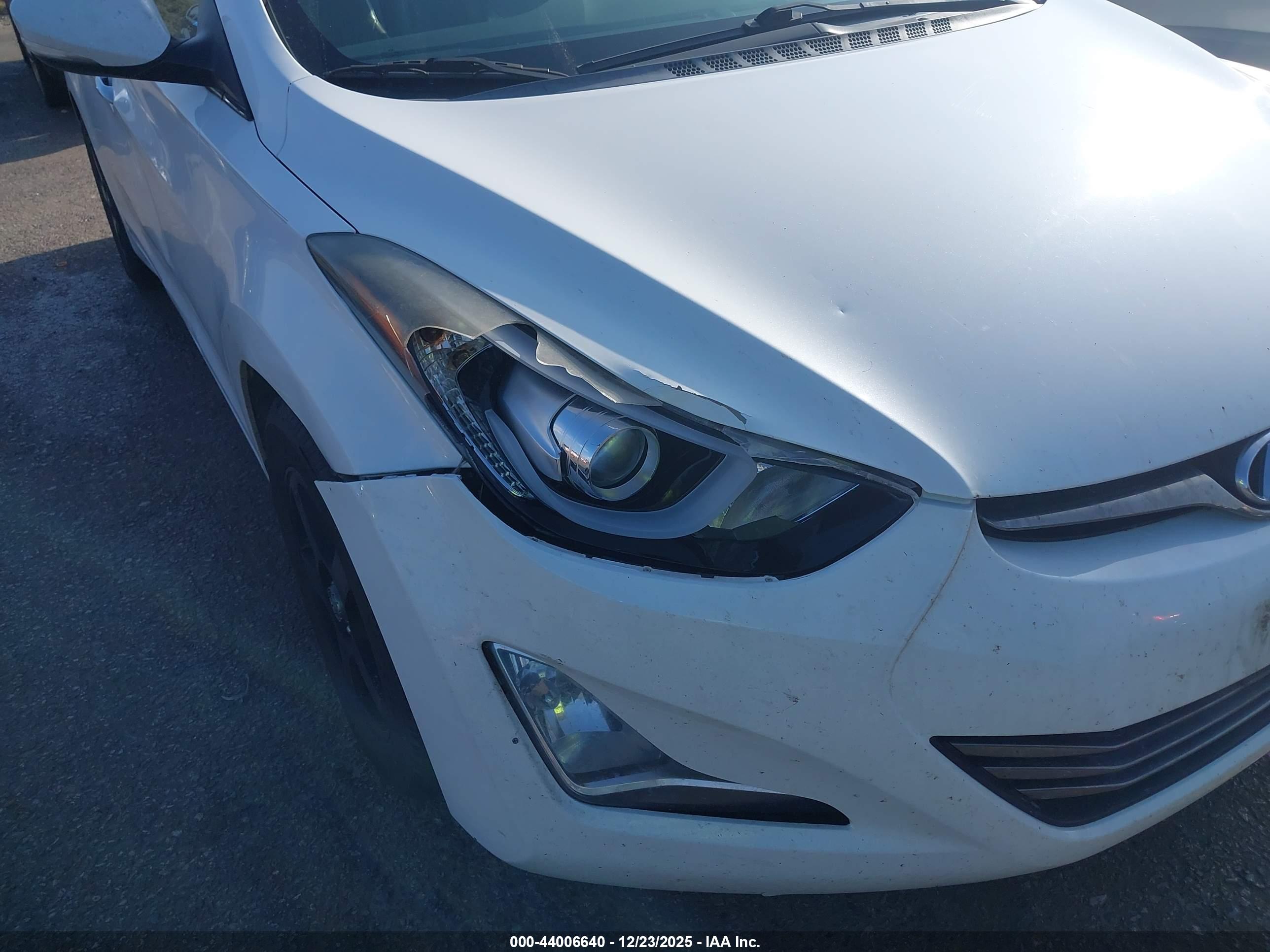 HYUNDAI ELANTRA image 6