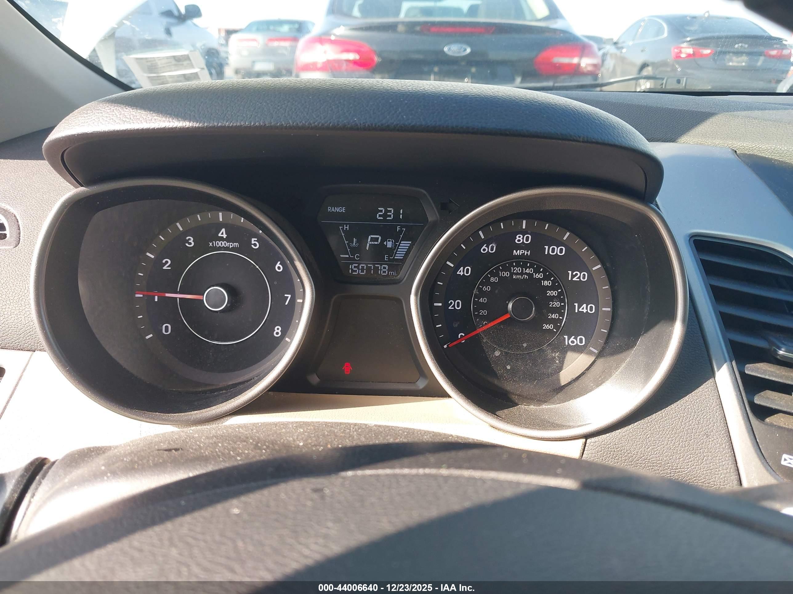 HYUNDAI ELANTRA image 7