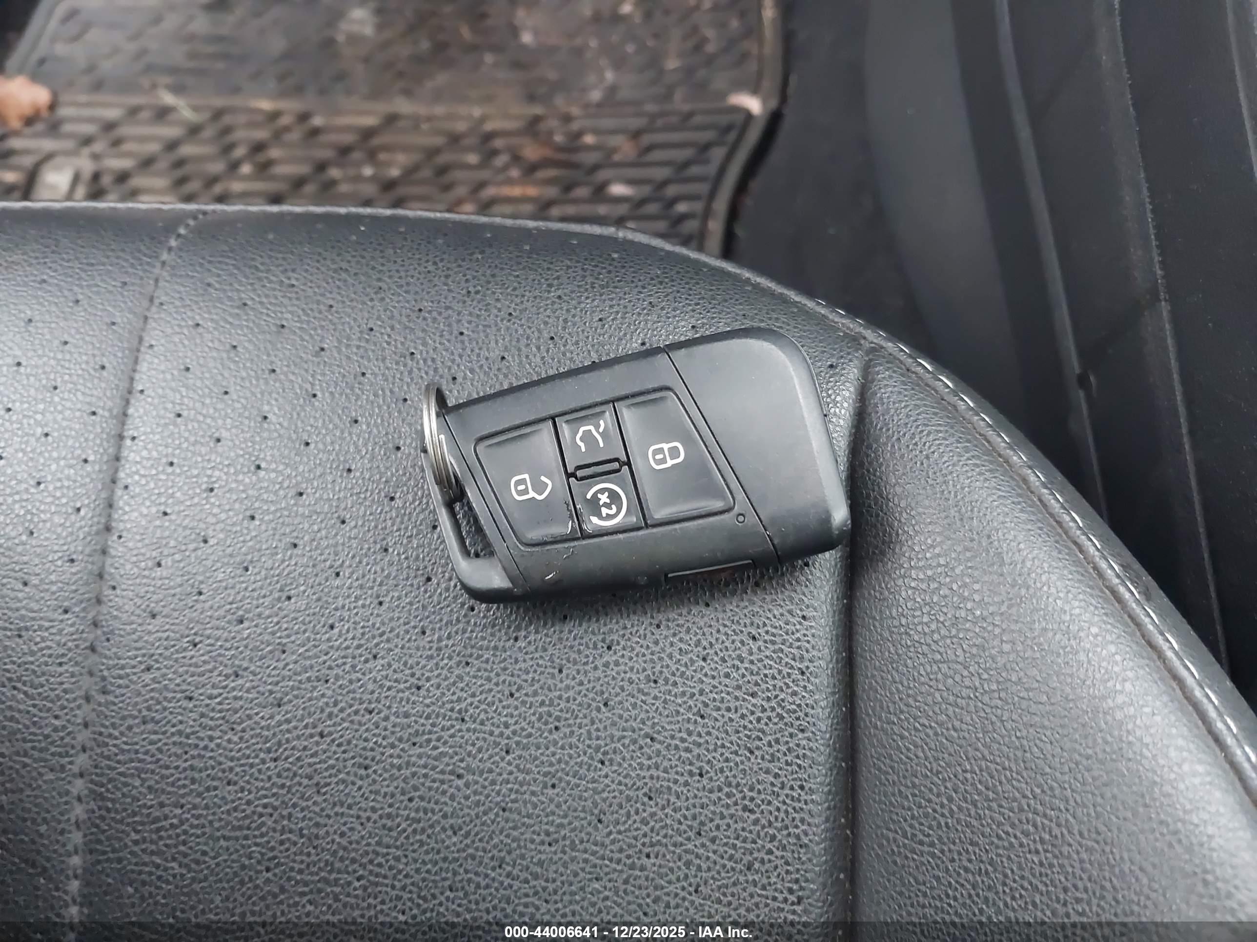 VOLKSWAGEN TIGUAN image 11
