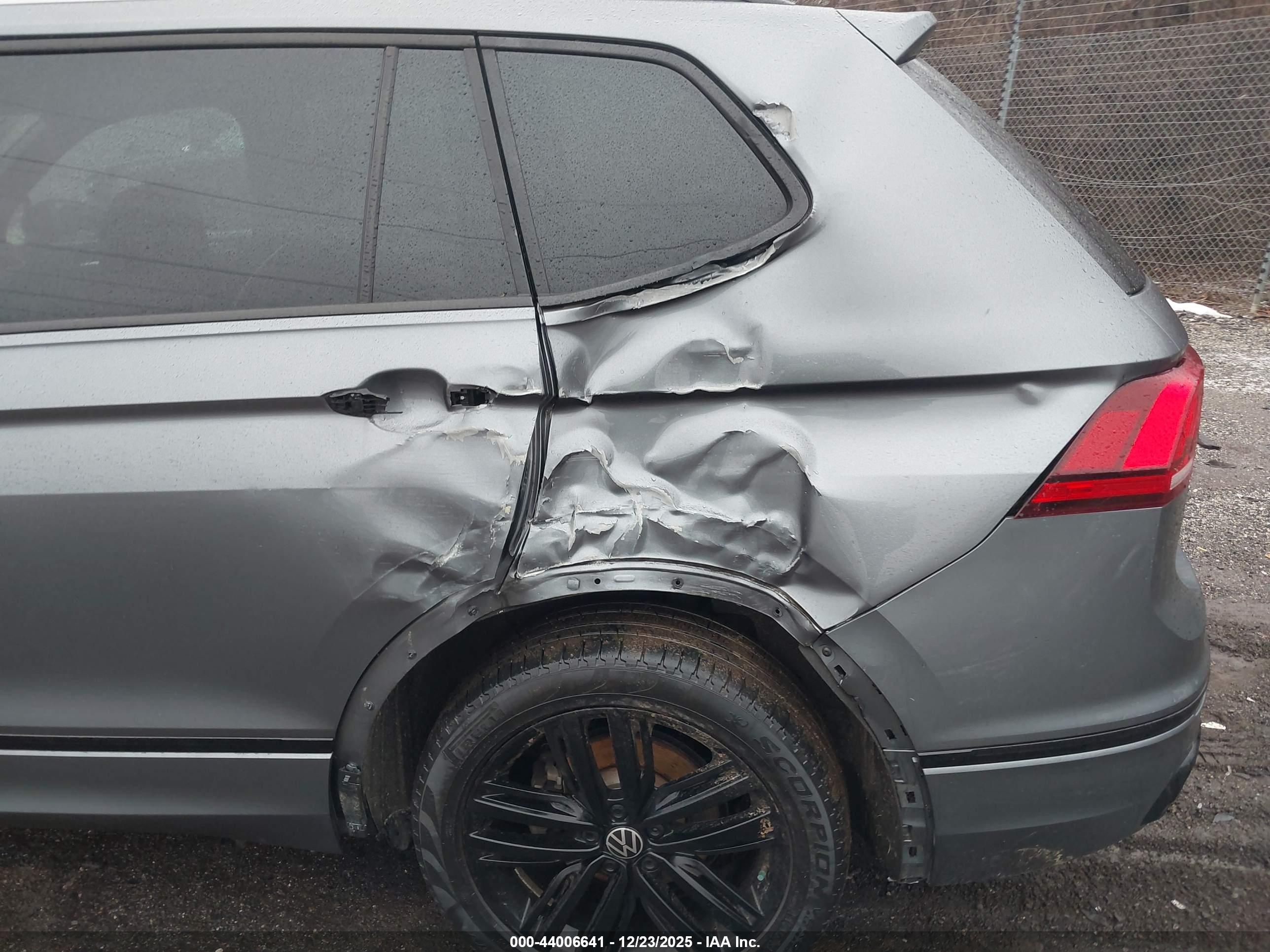VOLKSWAGEN TIGUAN image 6