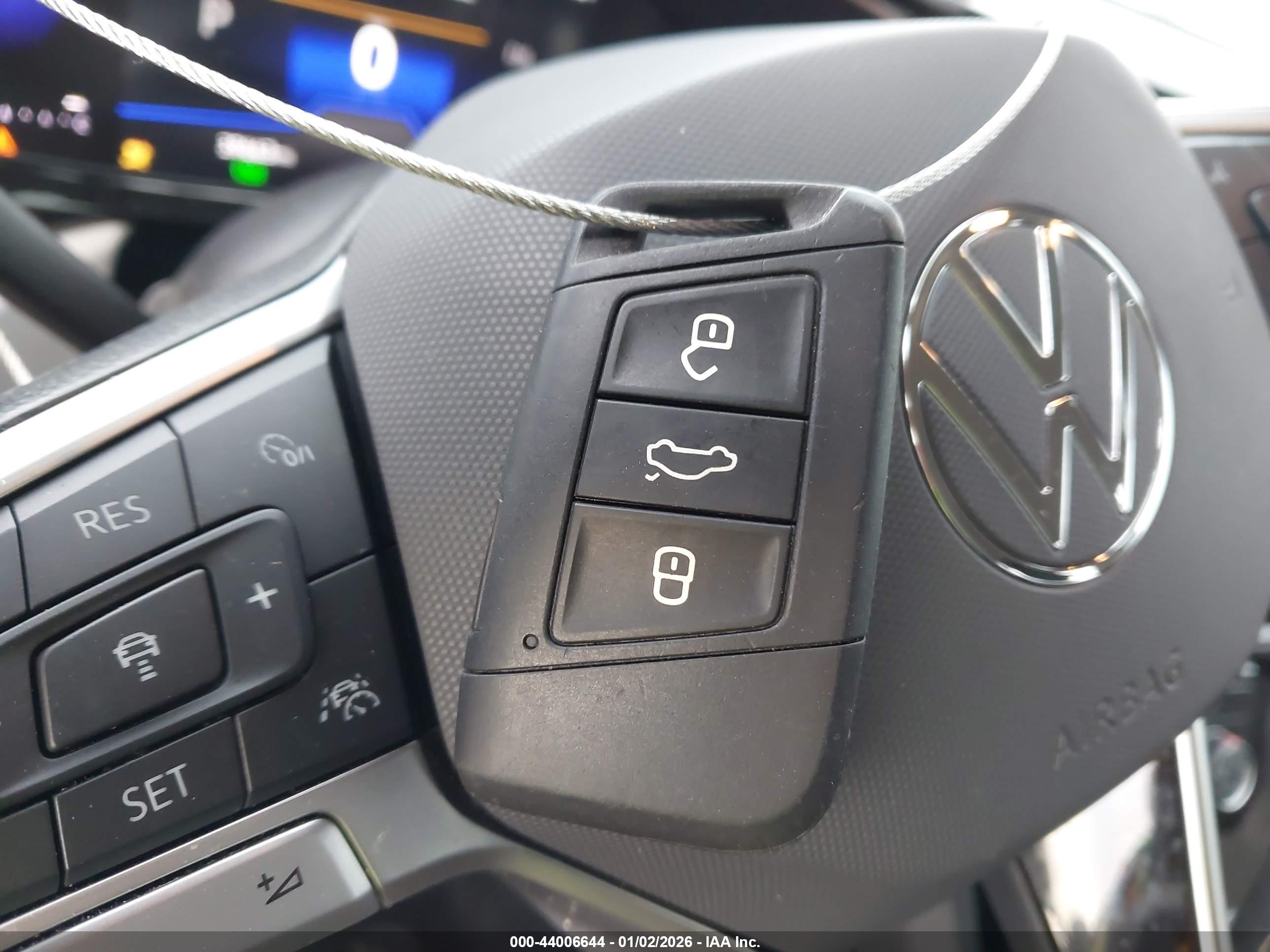 VOLKSWAGEN TAOS image 11