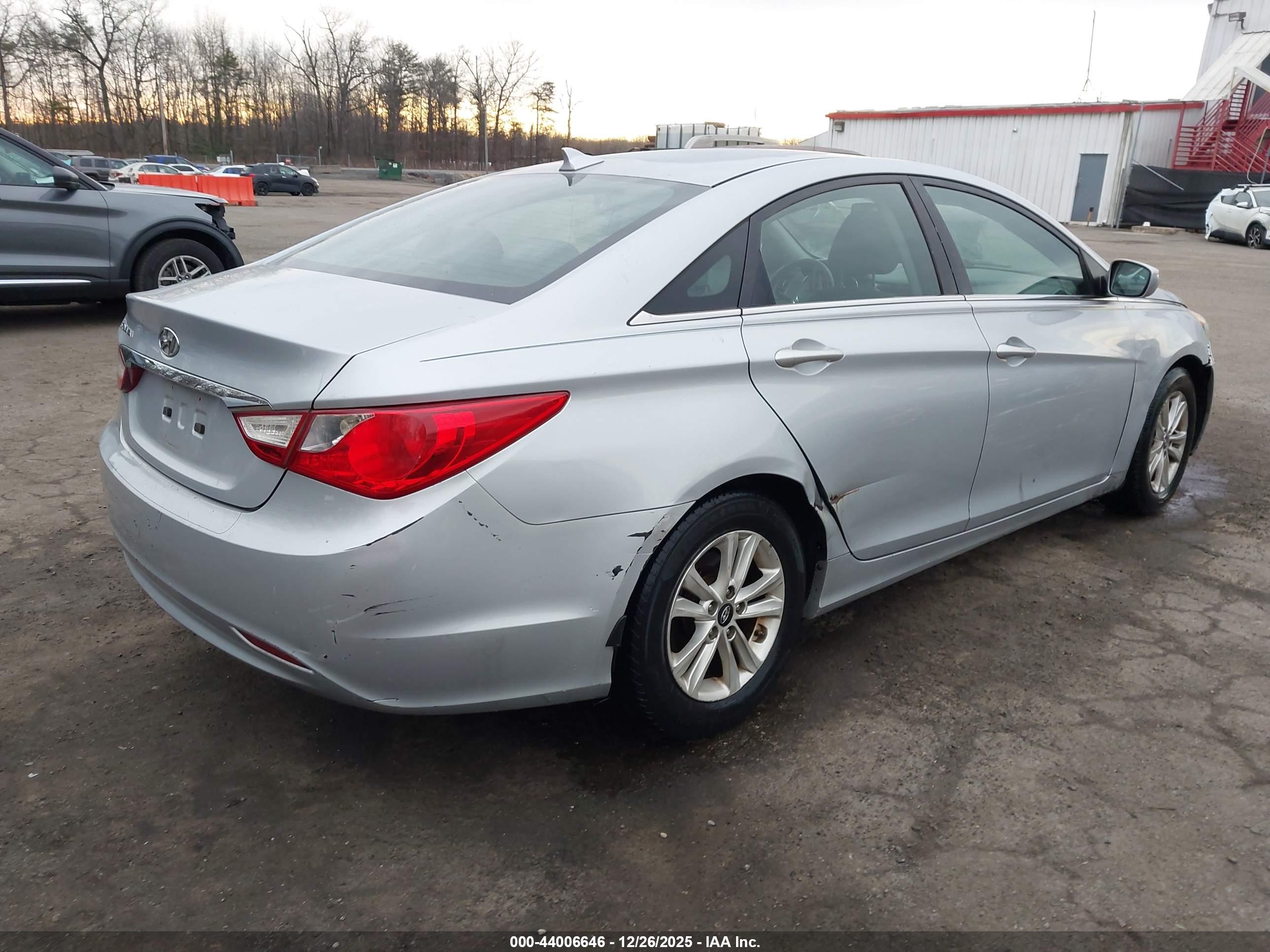 HYUNDAI SONATA image 4