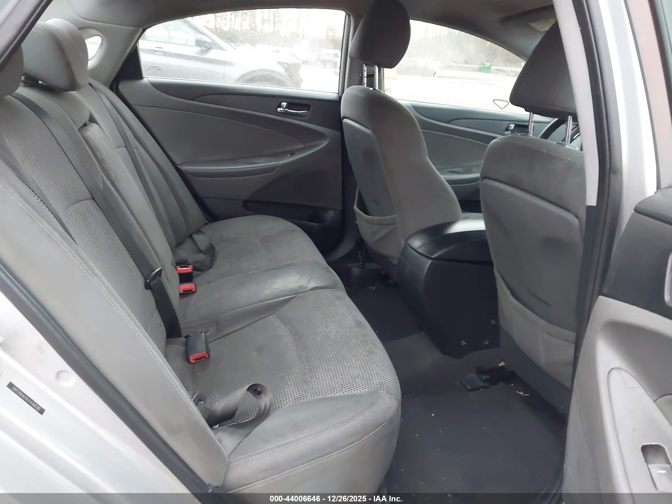 HYUNDAI SONATA image 8
