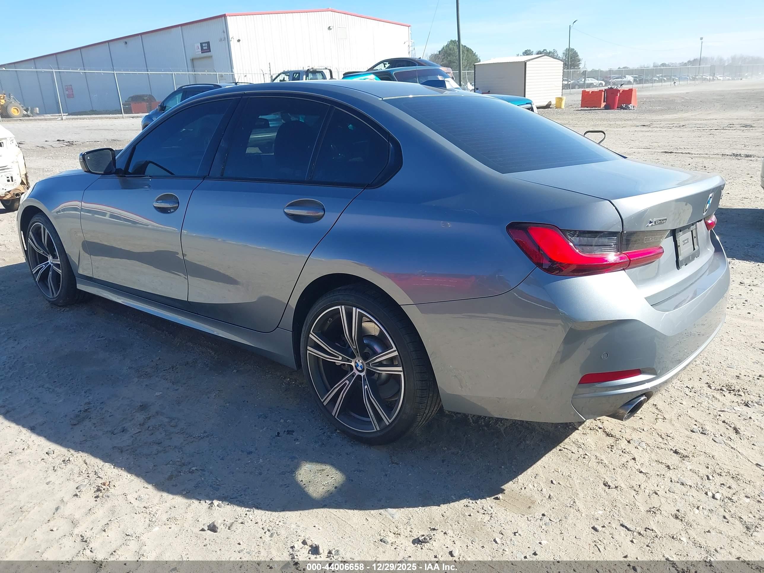 BMW 330I image 3