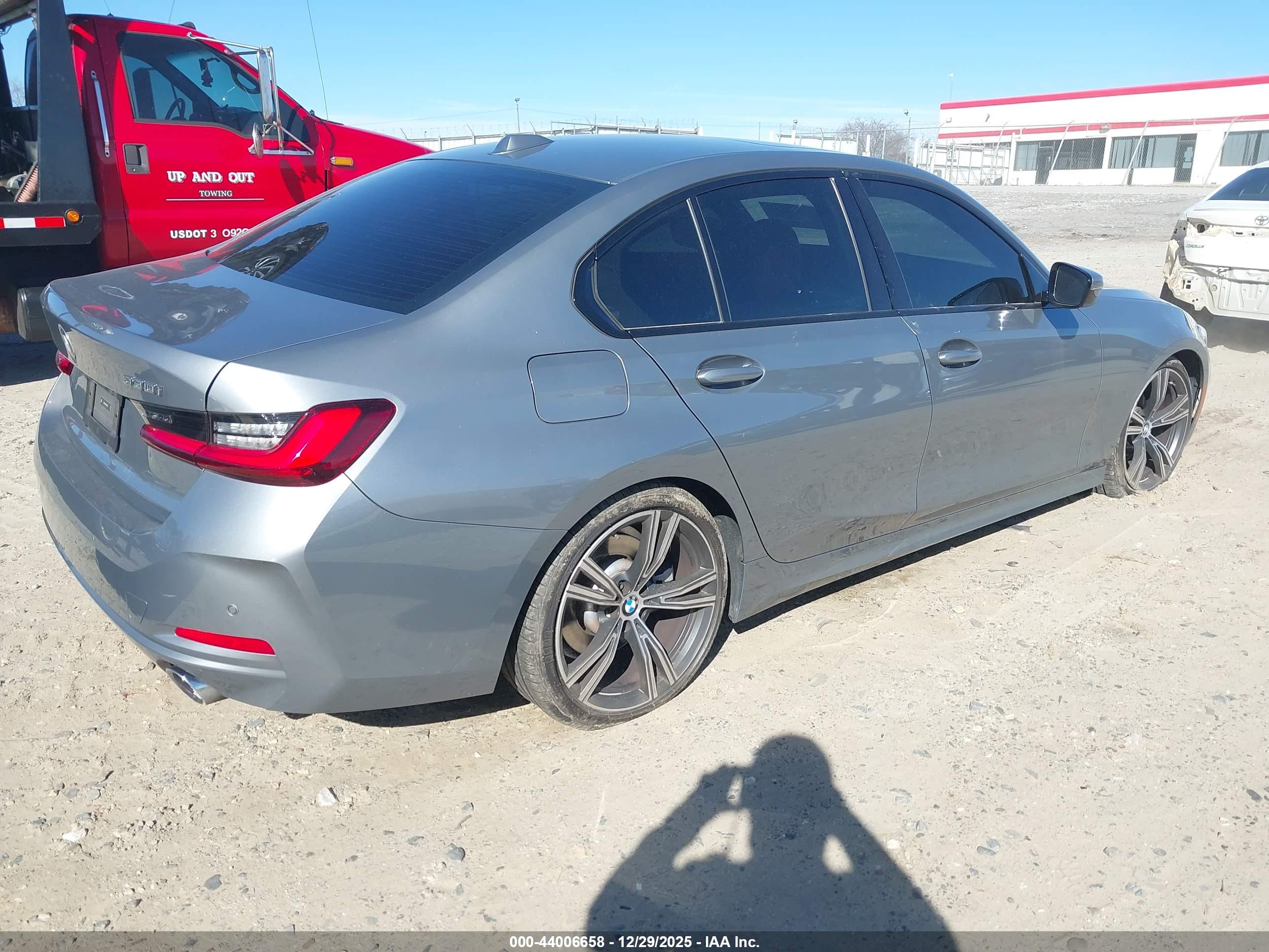 BMW 330I image 4