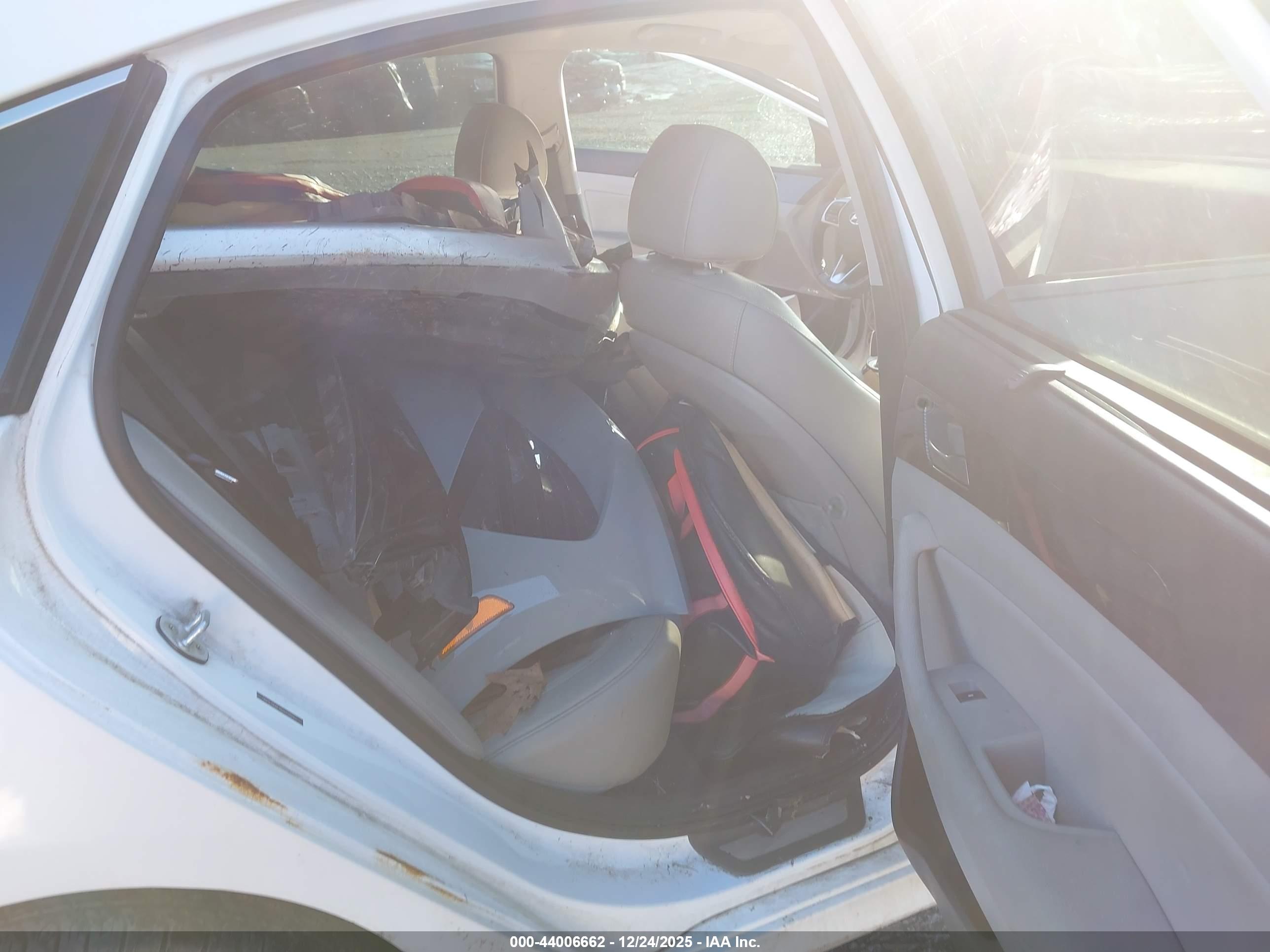 HYUNDAI SONATA image 8