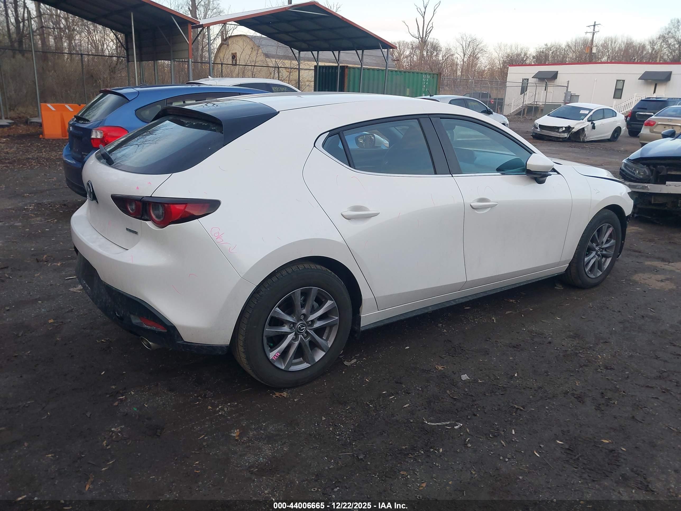 MAZDA MAZDA3 image 4