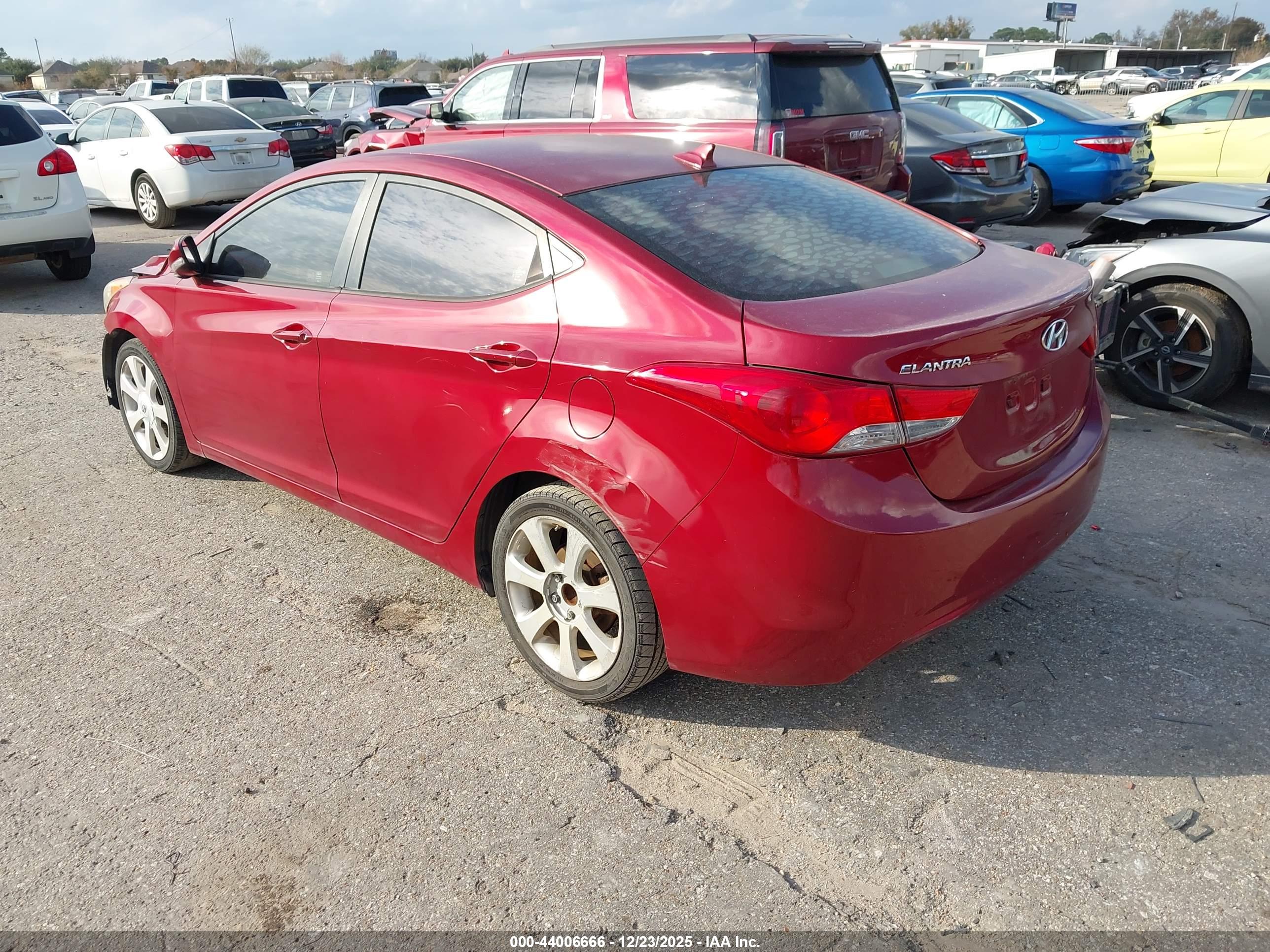 HYUNDAI ELANTRA image 3