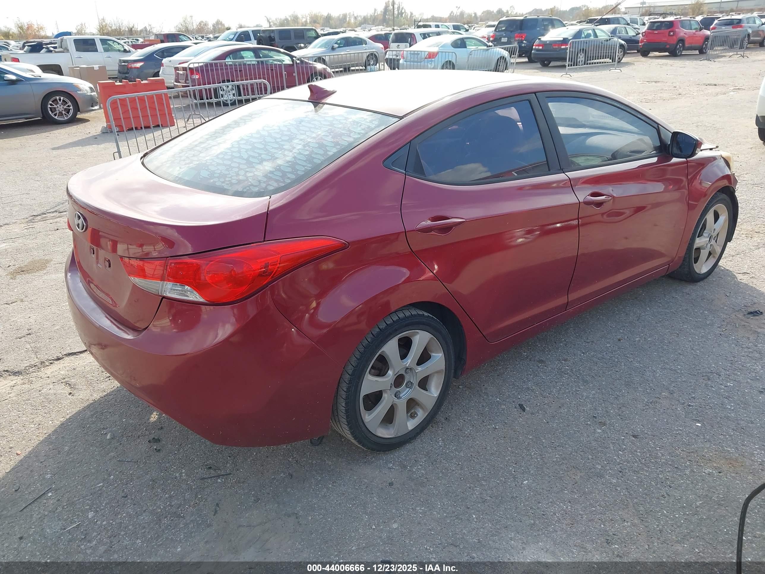 HYUNDAI ELANTRA image 4