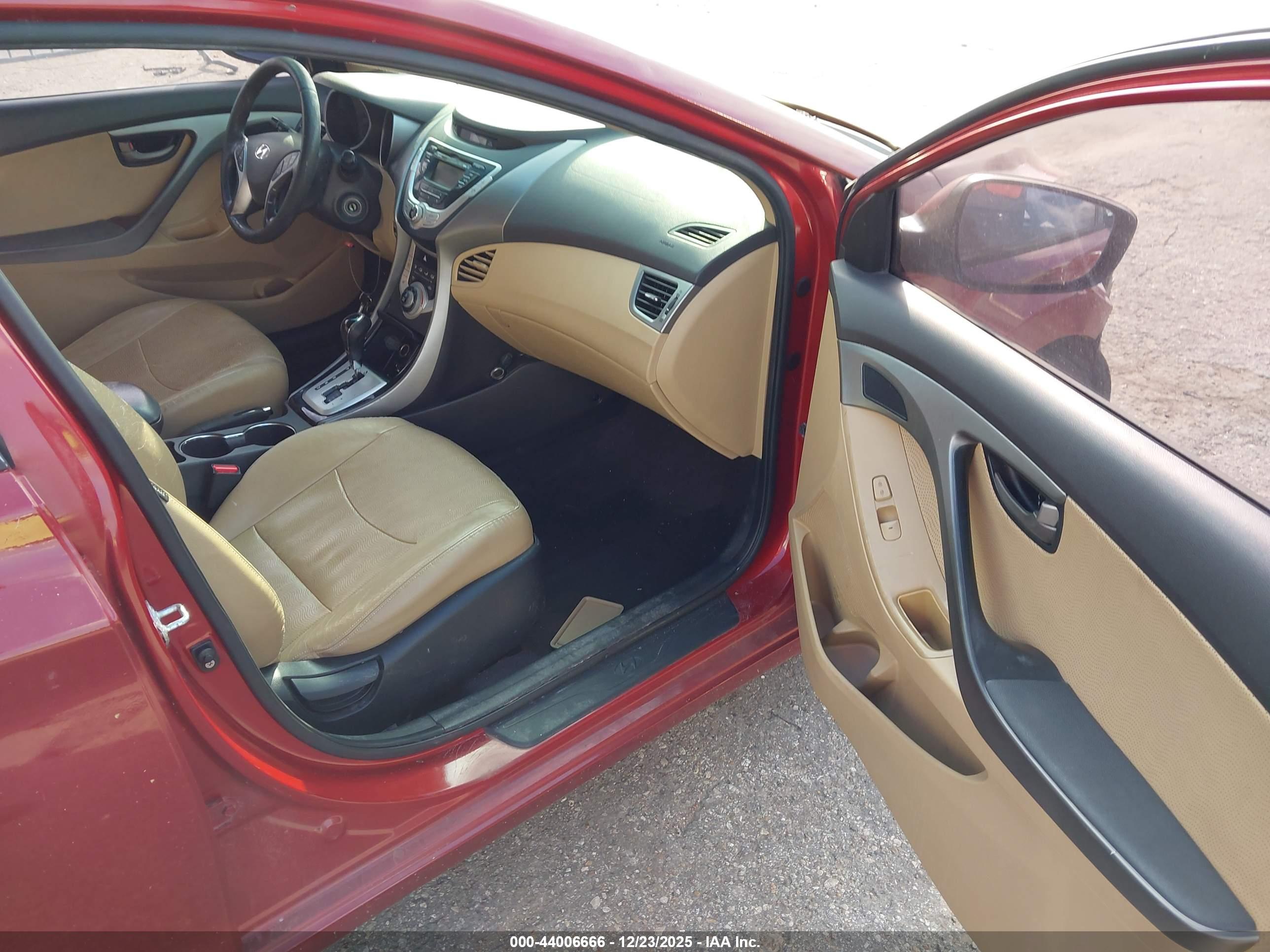 HYUNDAI ELANTRA image 5