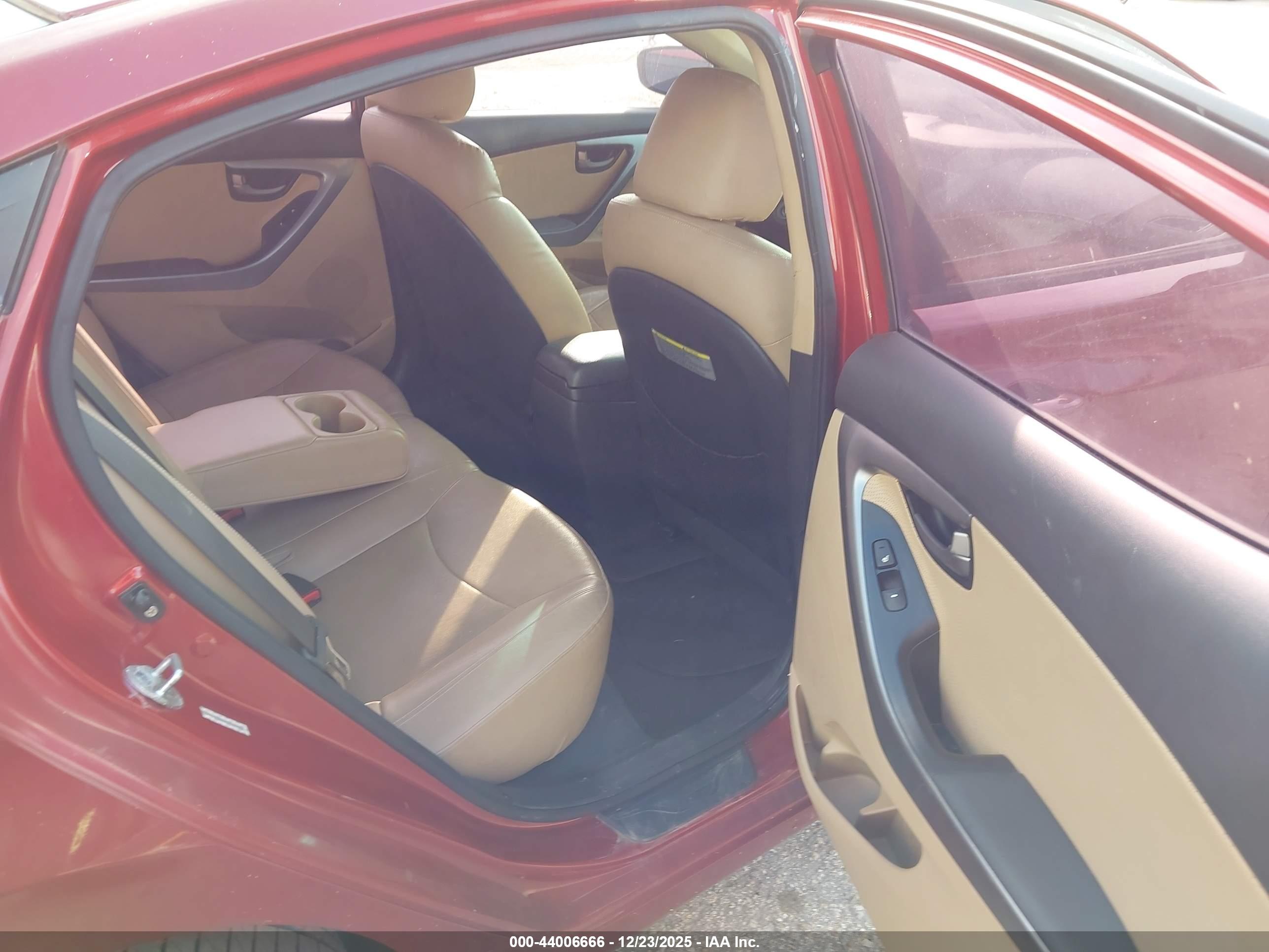 HYUNDAI ELANTRA image 8