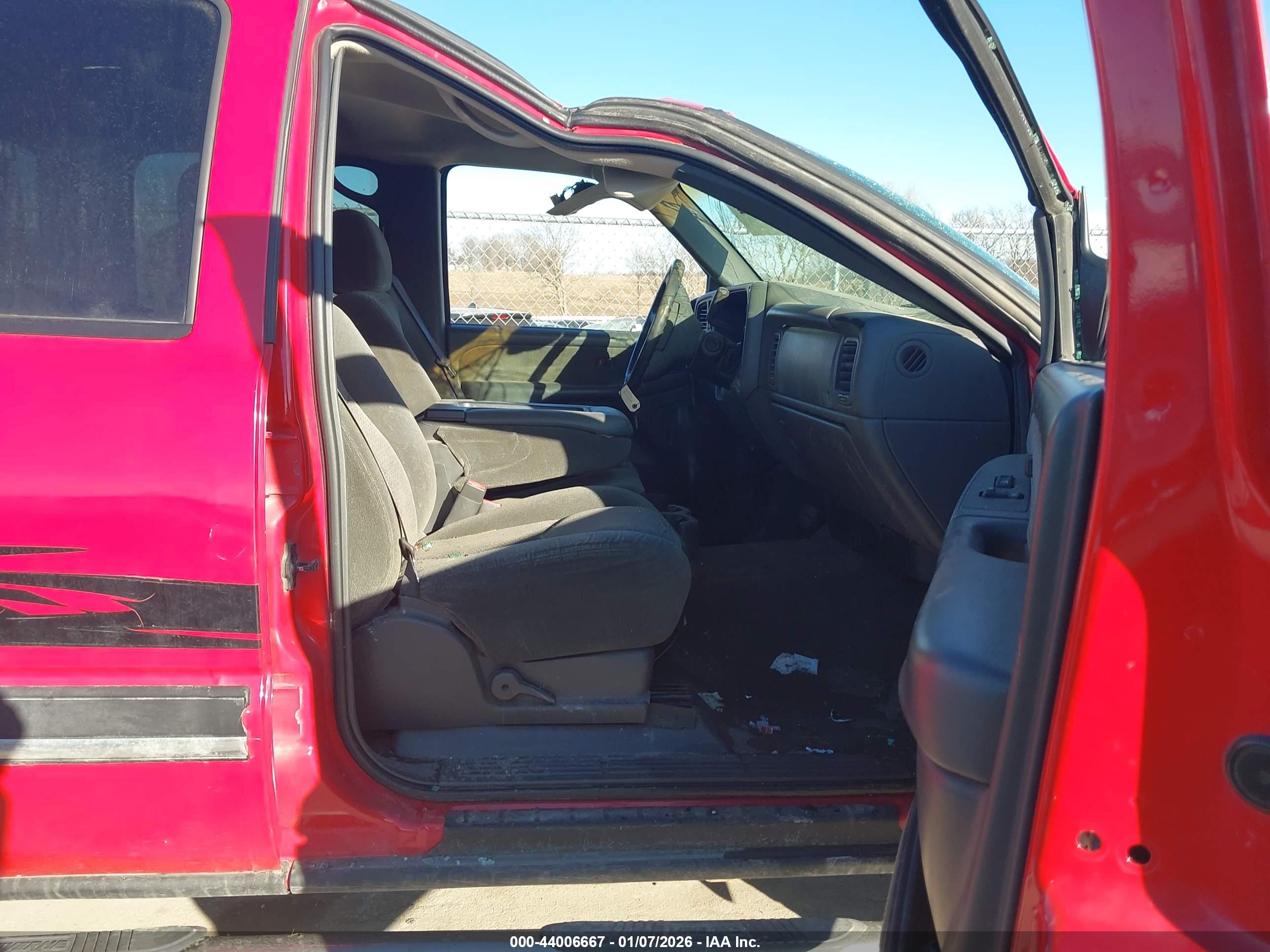 CHEVROLET SILVERADO image 5