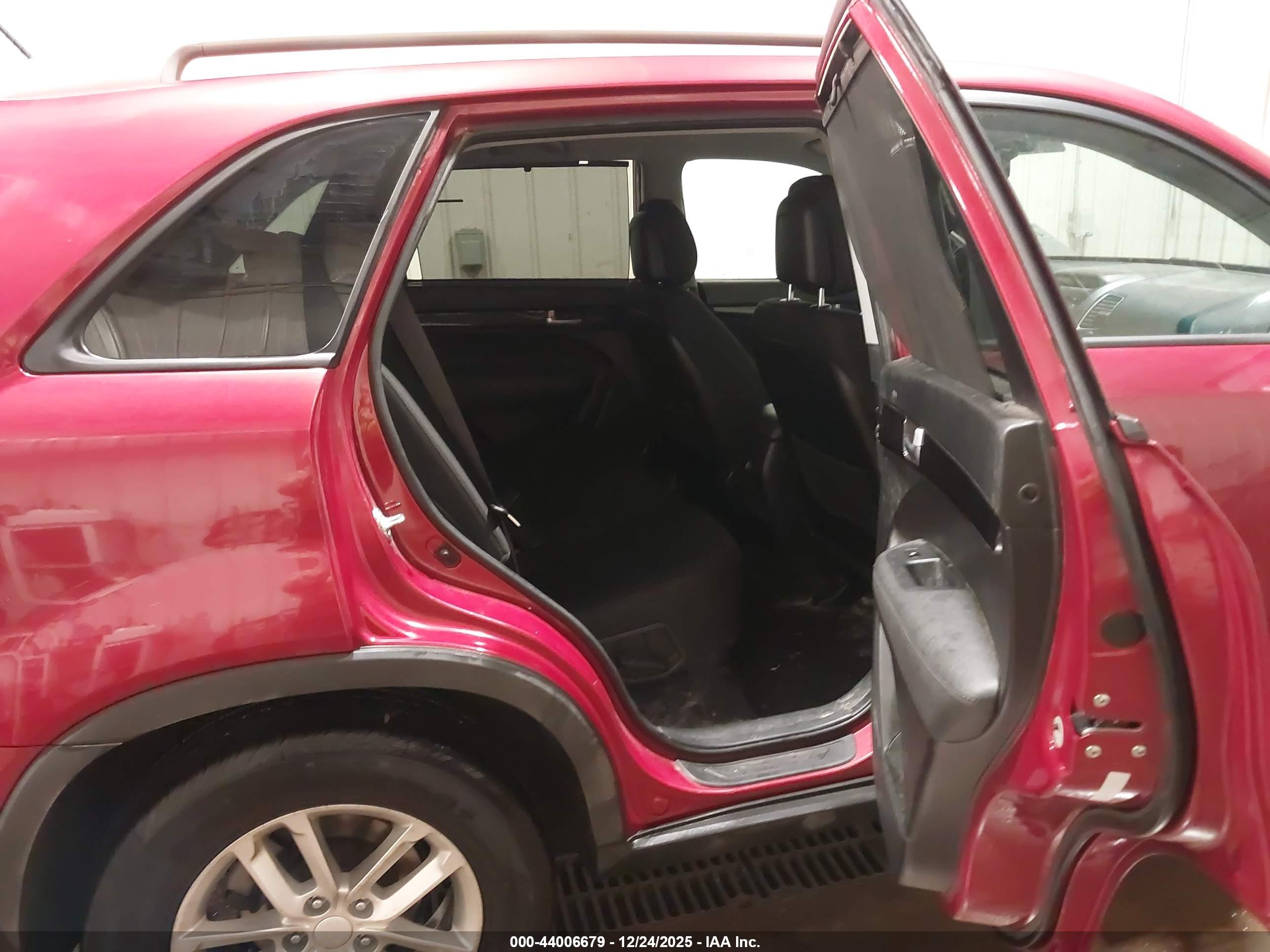 KIA SORENTO image 8