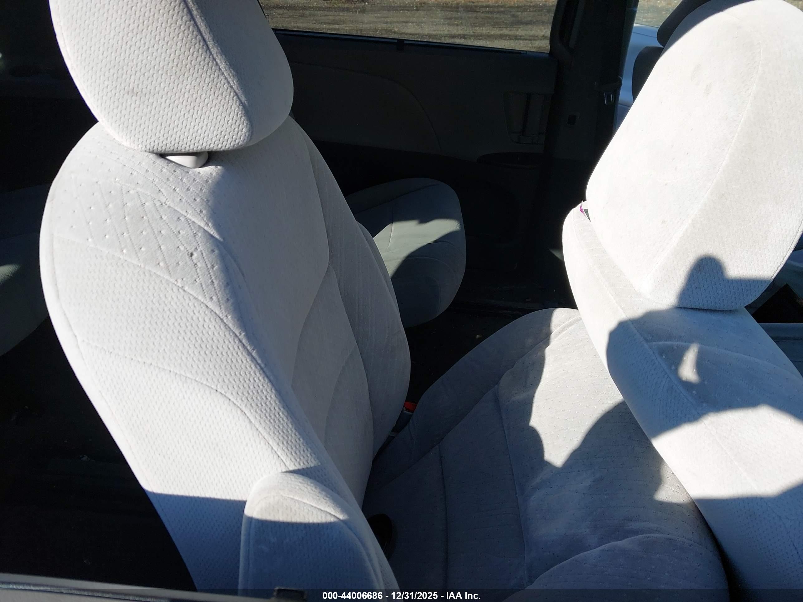 TOYOTA SIENNA image 8