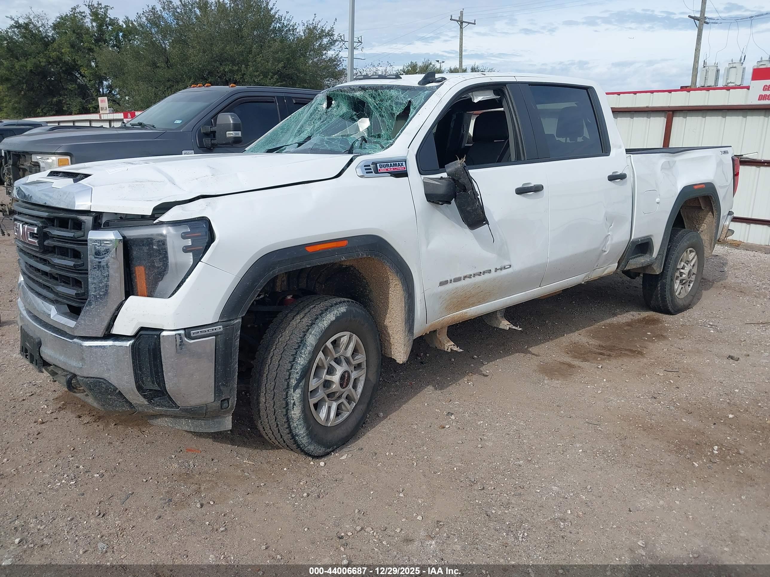 GMC SIERRA image 2