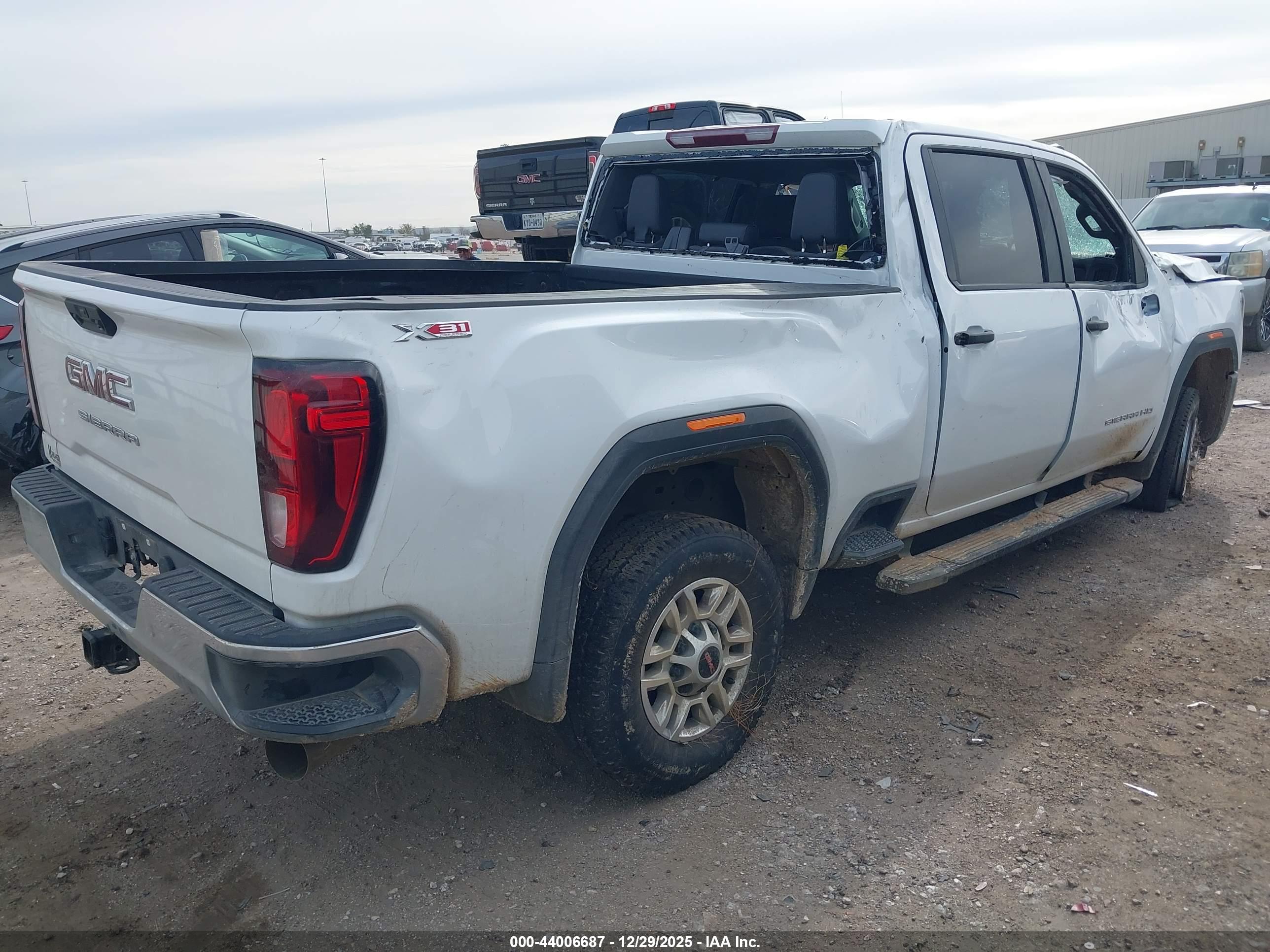 GMC SIERRA image 4