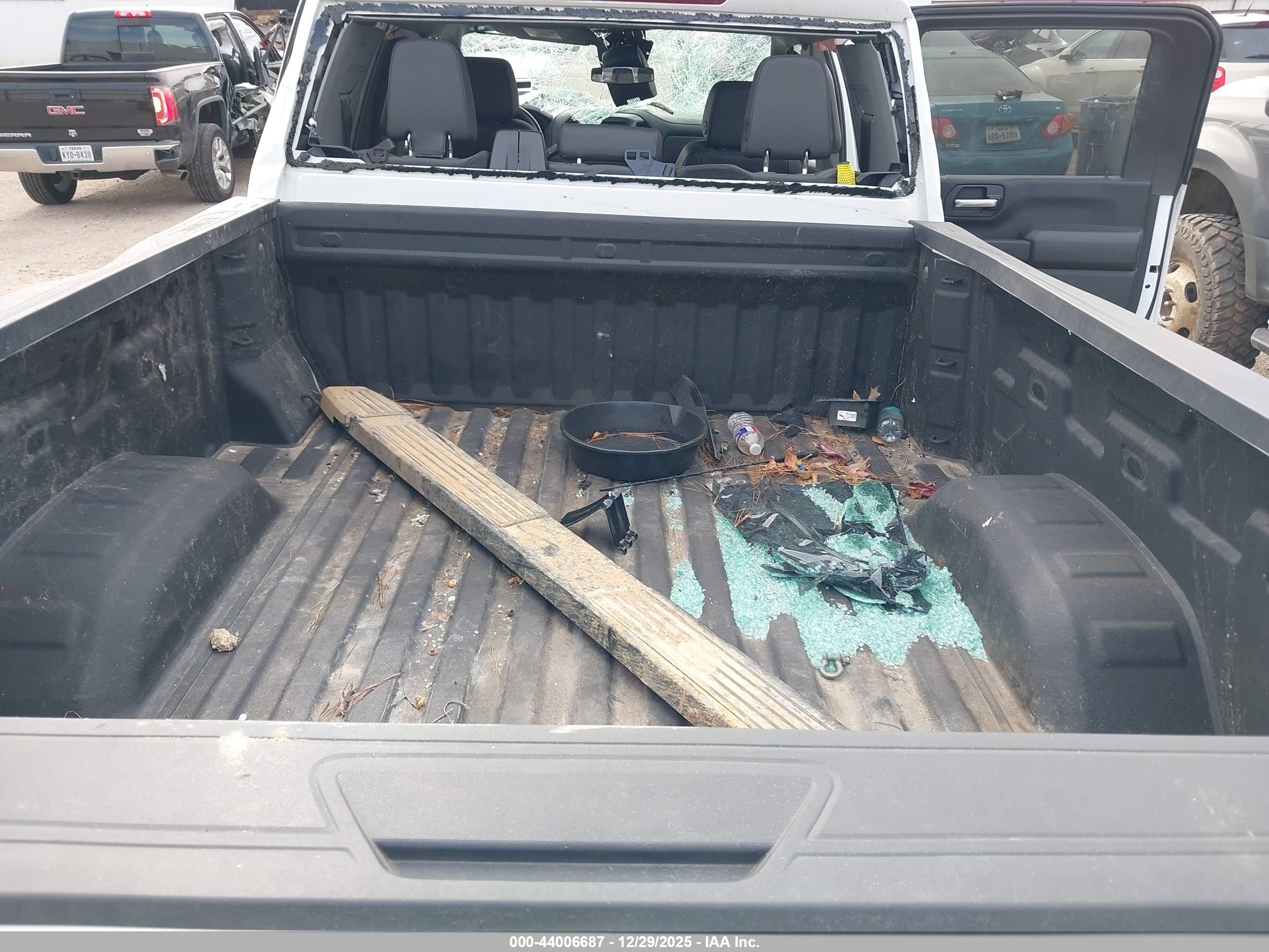 GMC SIERRA image 7