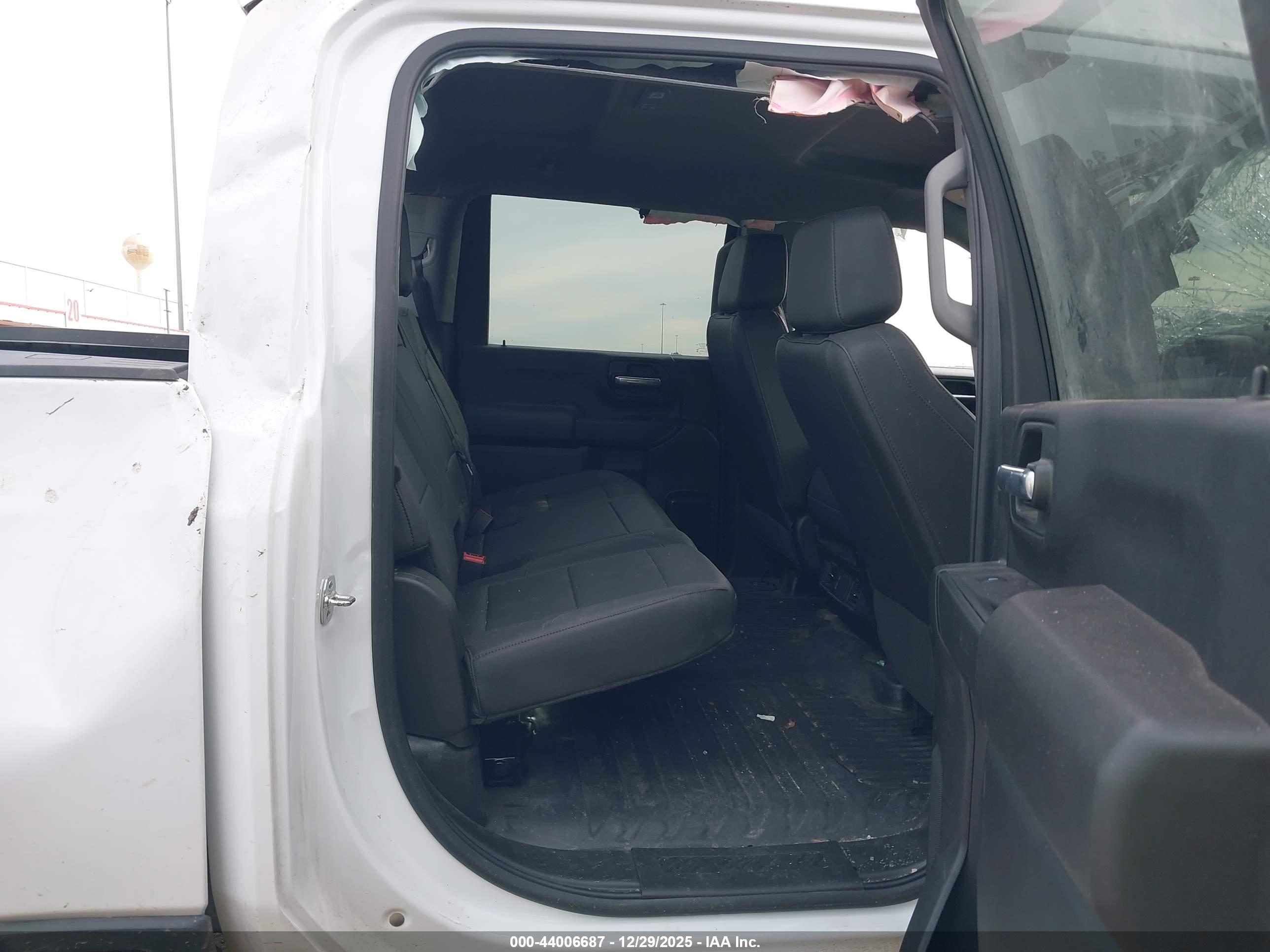 GMC SIERRA image 8