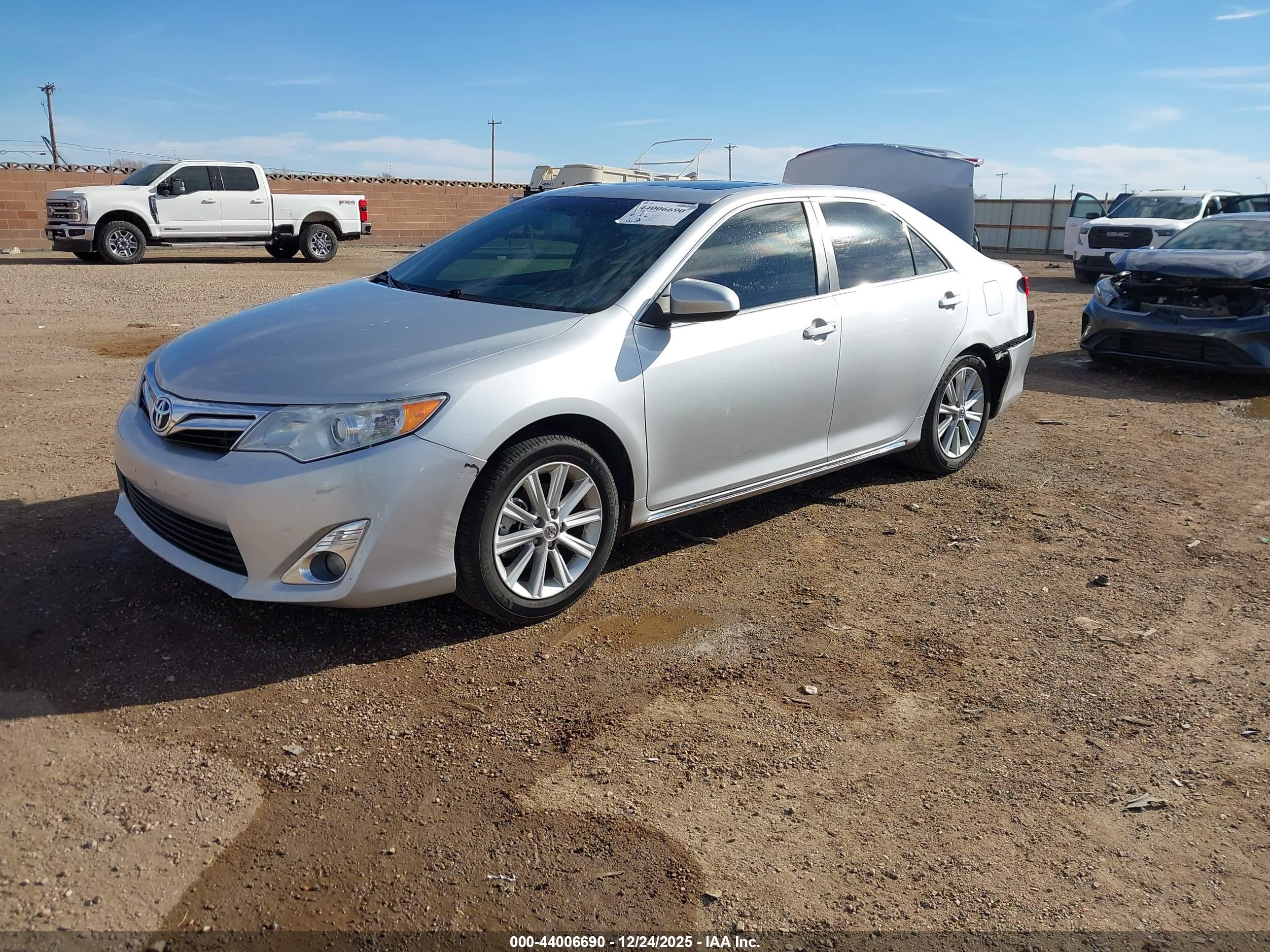 TOYOTA CAMRY image 2