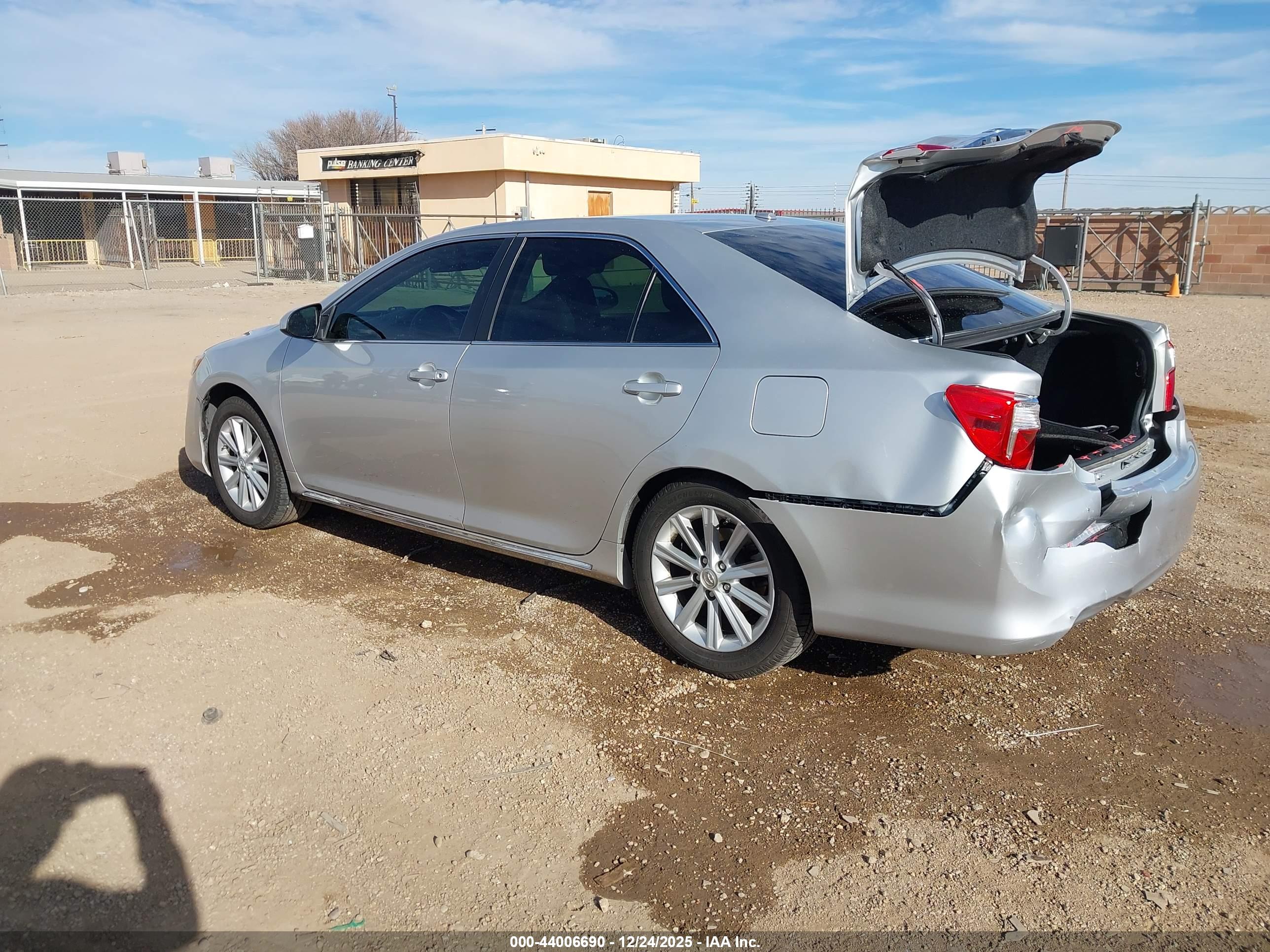 TOYOTA CAMRY image 3