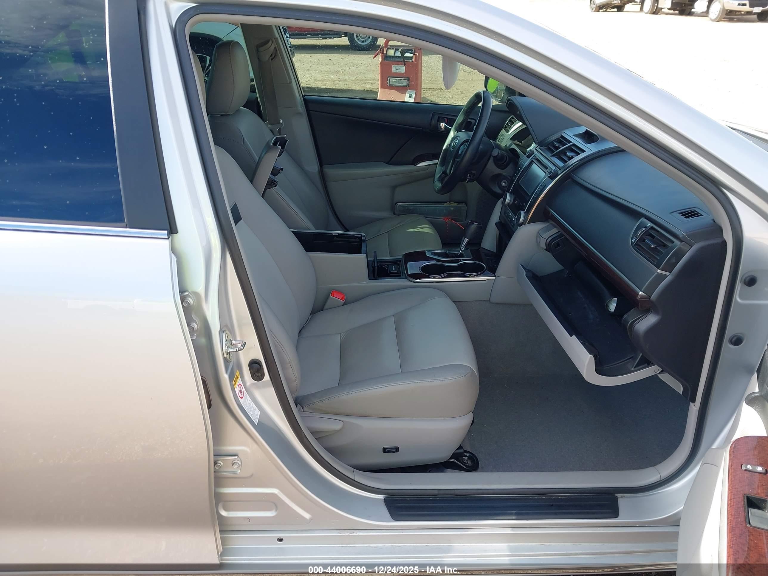 TOYOTA CAMRY image 5
