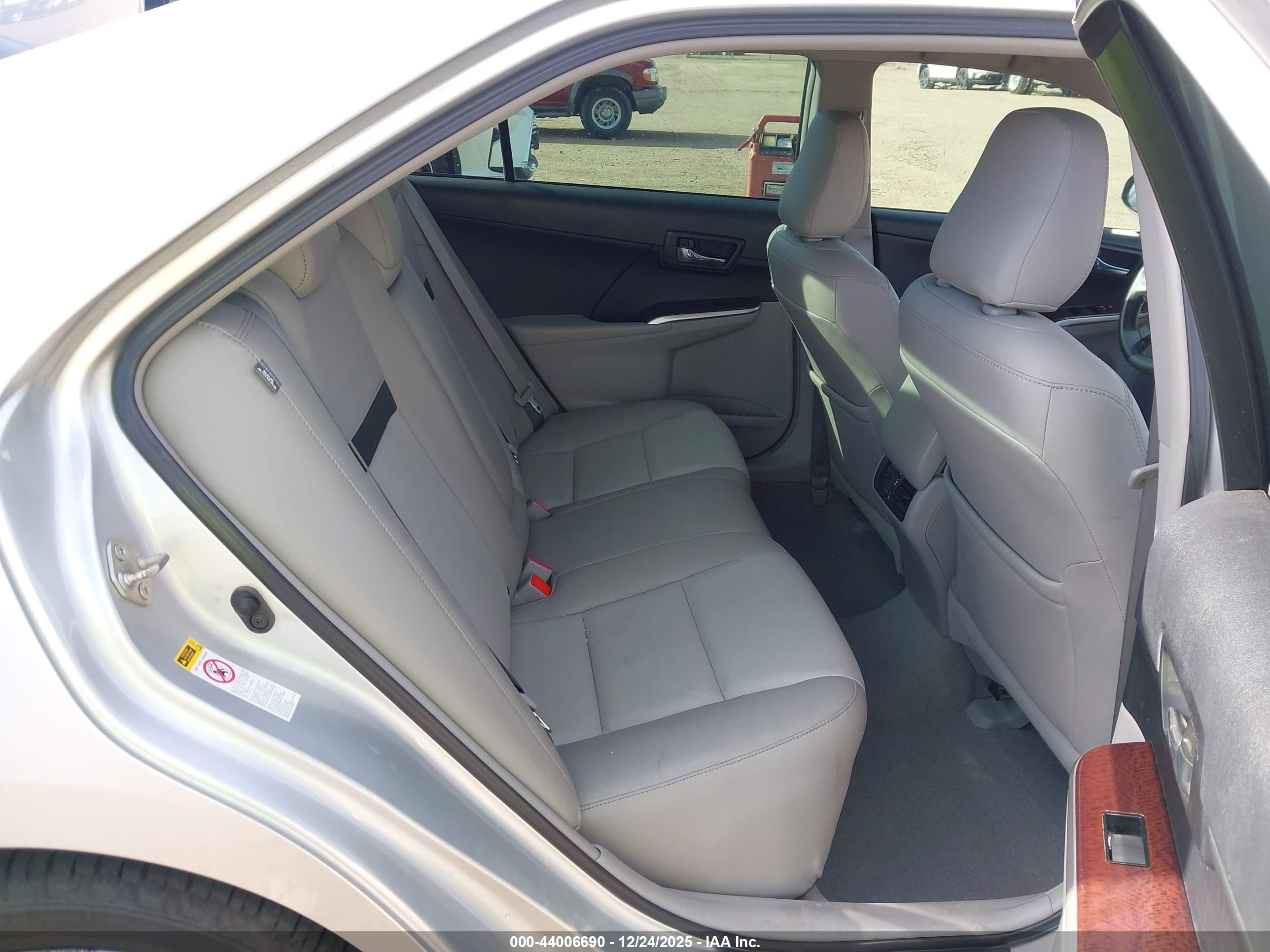 TOYOTA CAMRY image 8