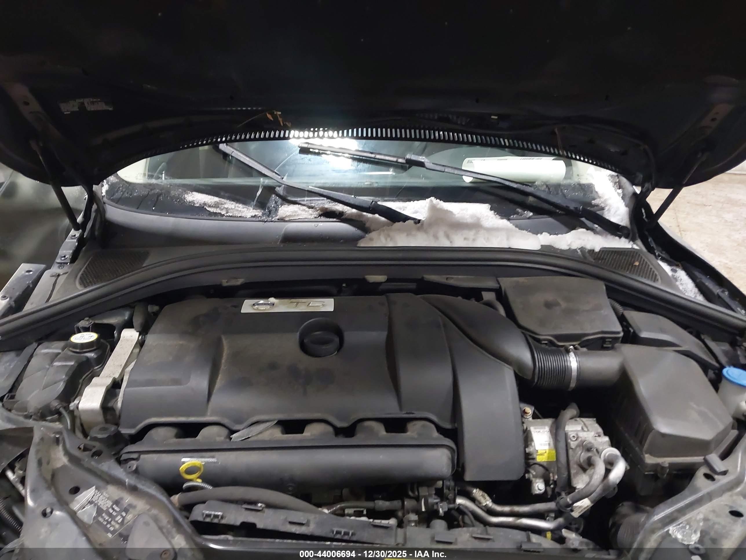 VOLVO XC60 image 10