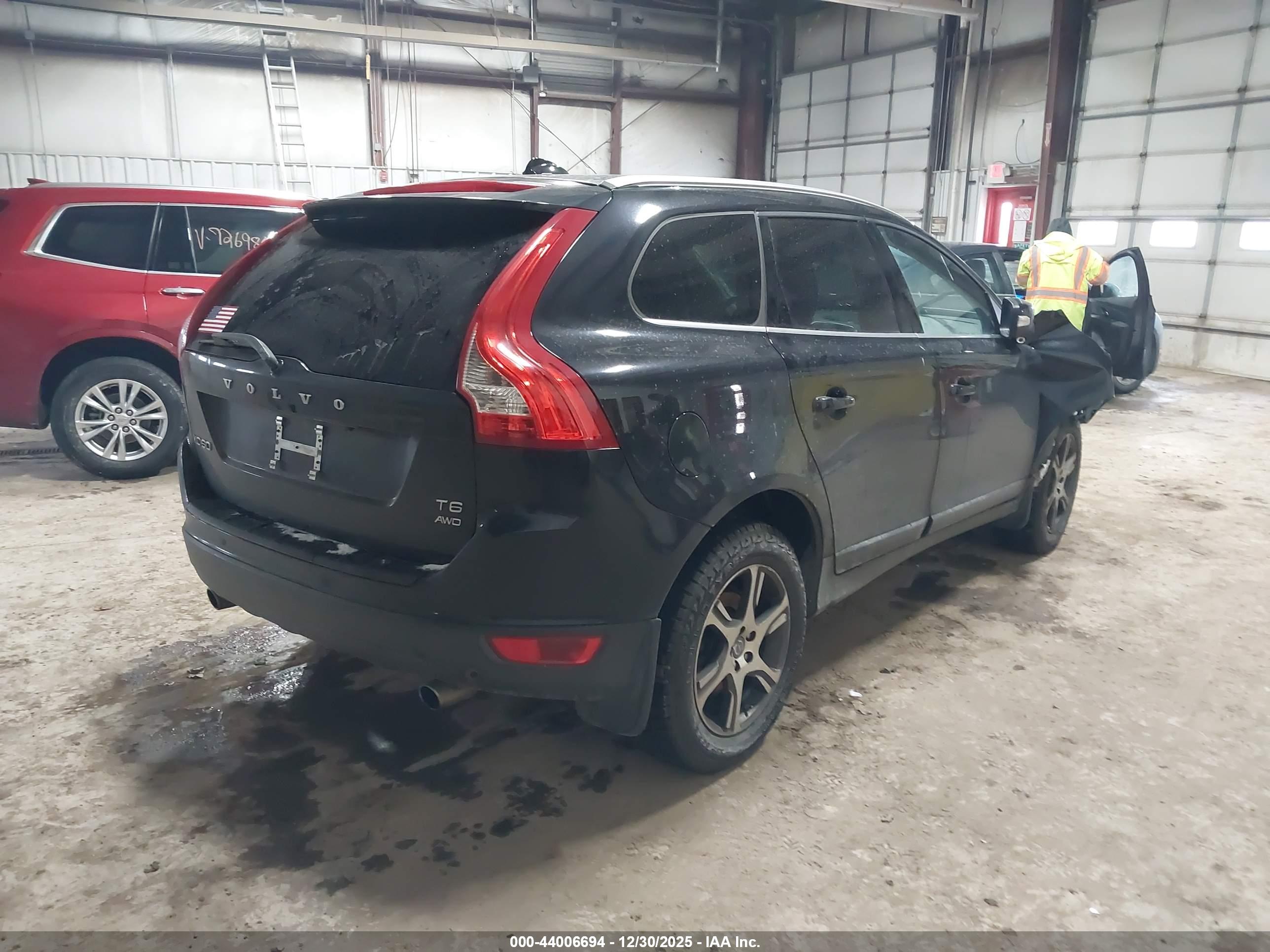 VOLVO XC60 image 4