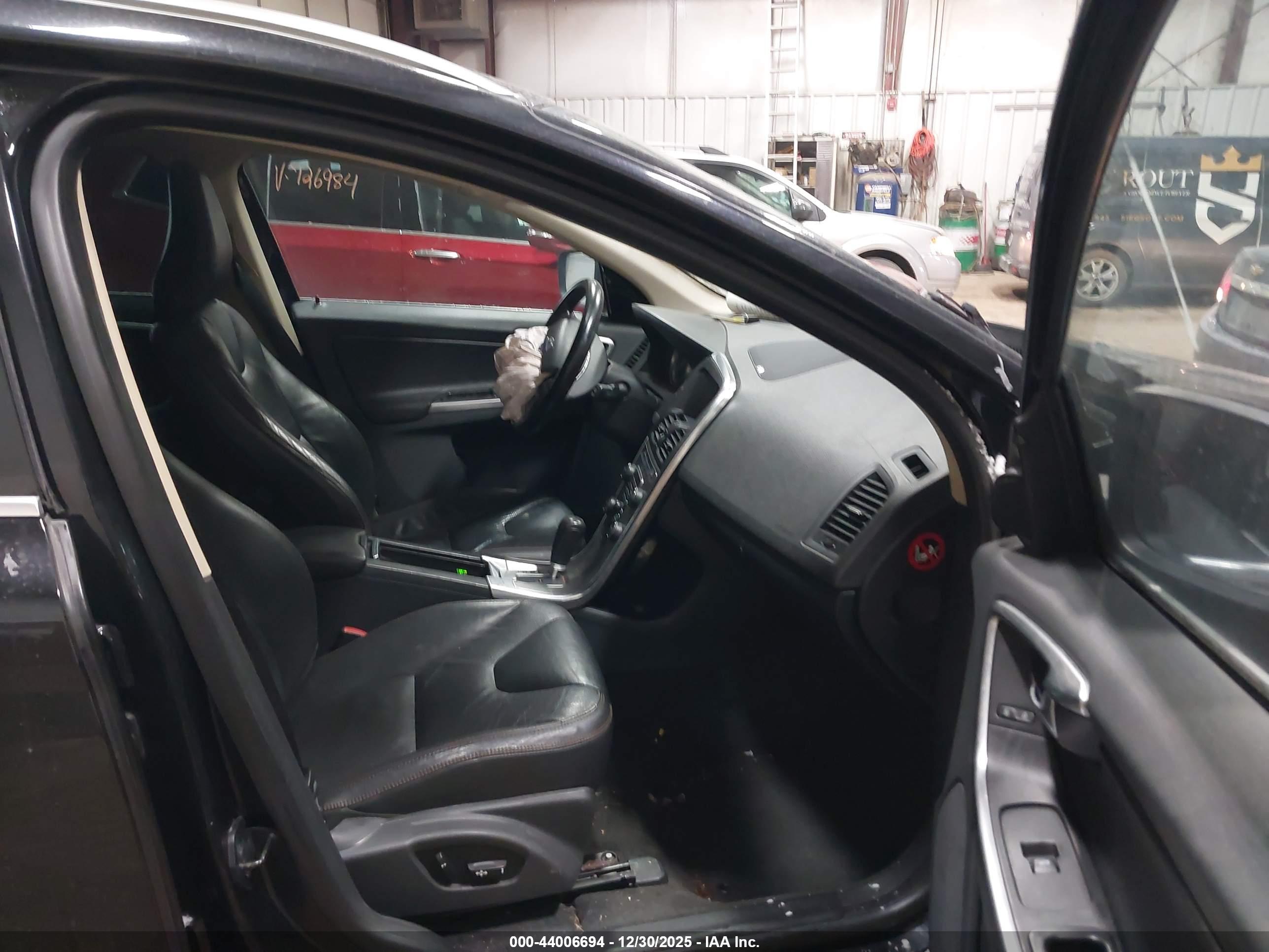 VOLVO XC60 image 5