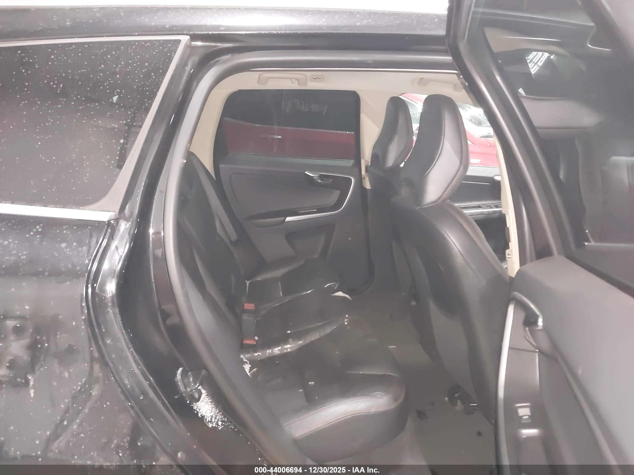 VOLVO XC60 image 8