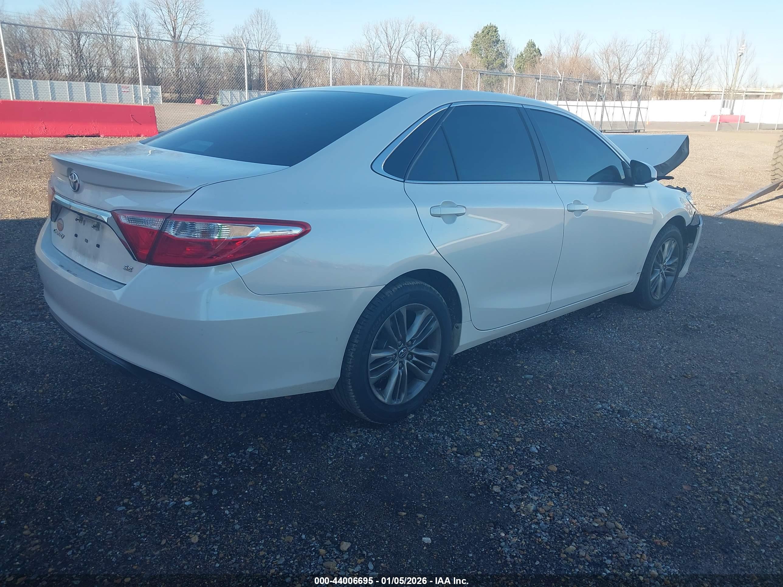 TOYOTA CAMRY image 4