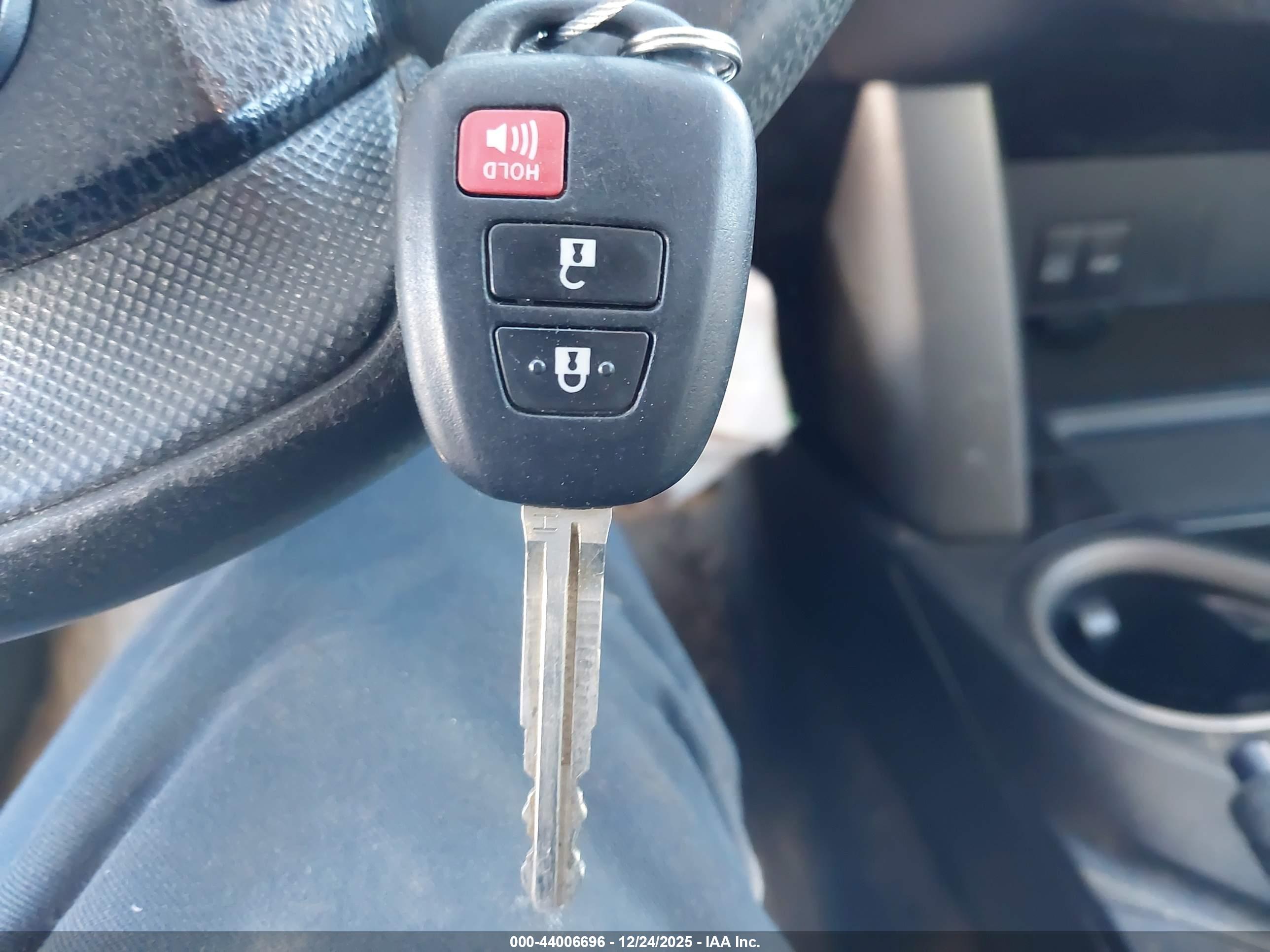 TOYOTA RAV4 image 11
