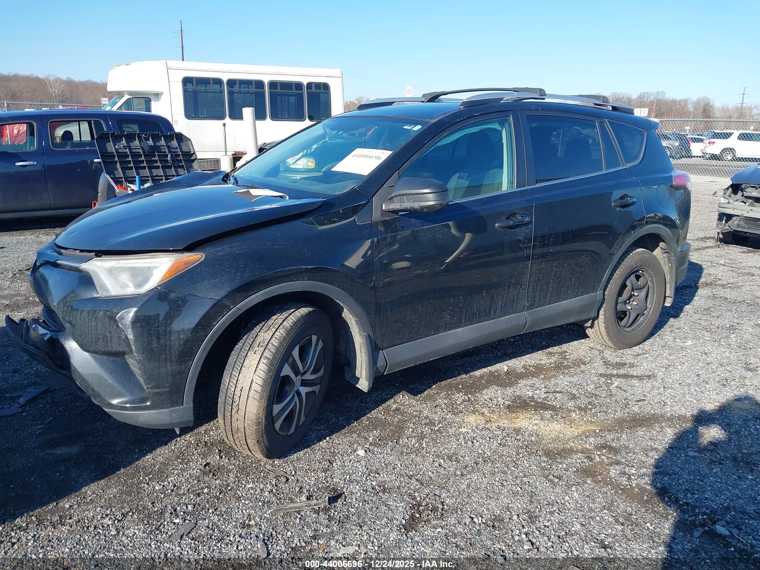 TOYOTA RAV4 image 2