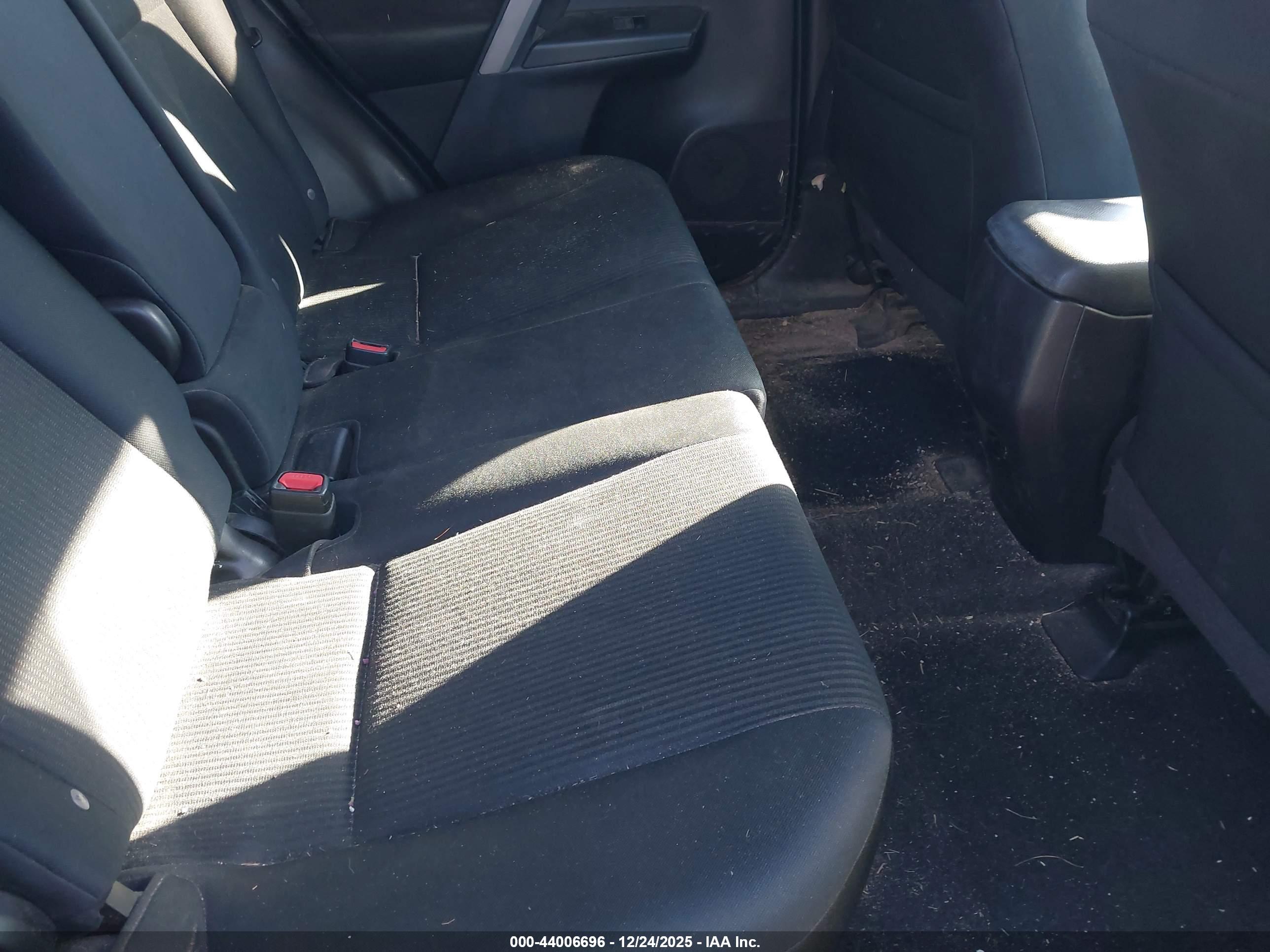 TOYOTA RAV4 image 8