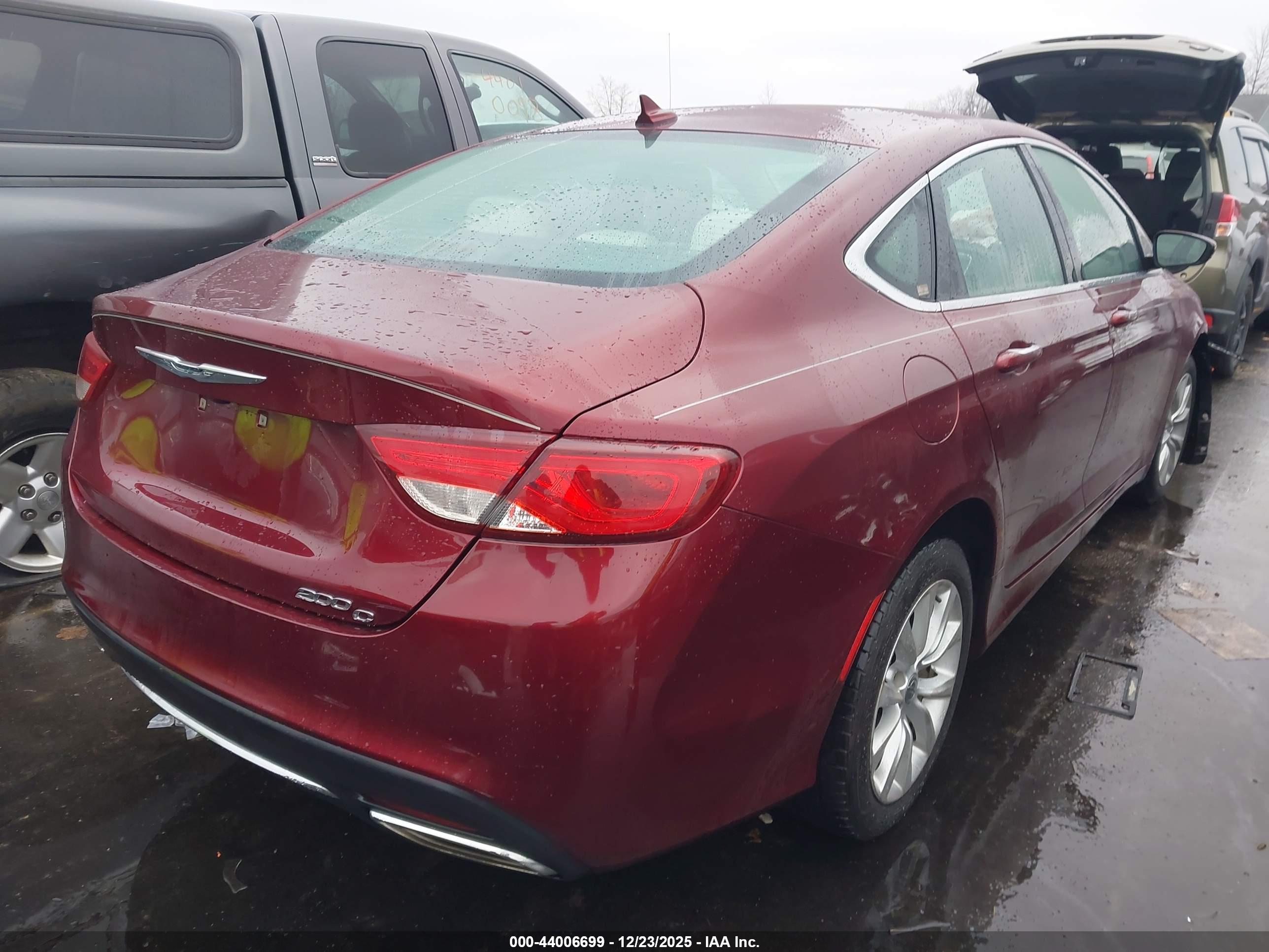 CHRYSLER 200 image 4