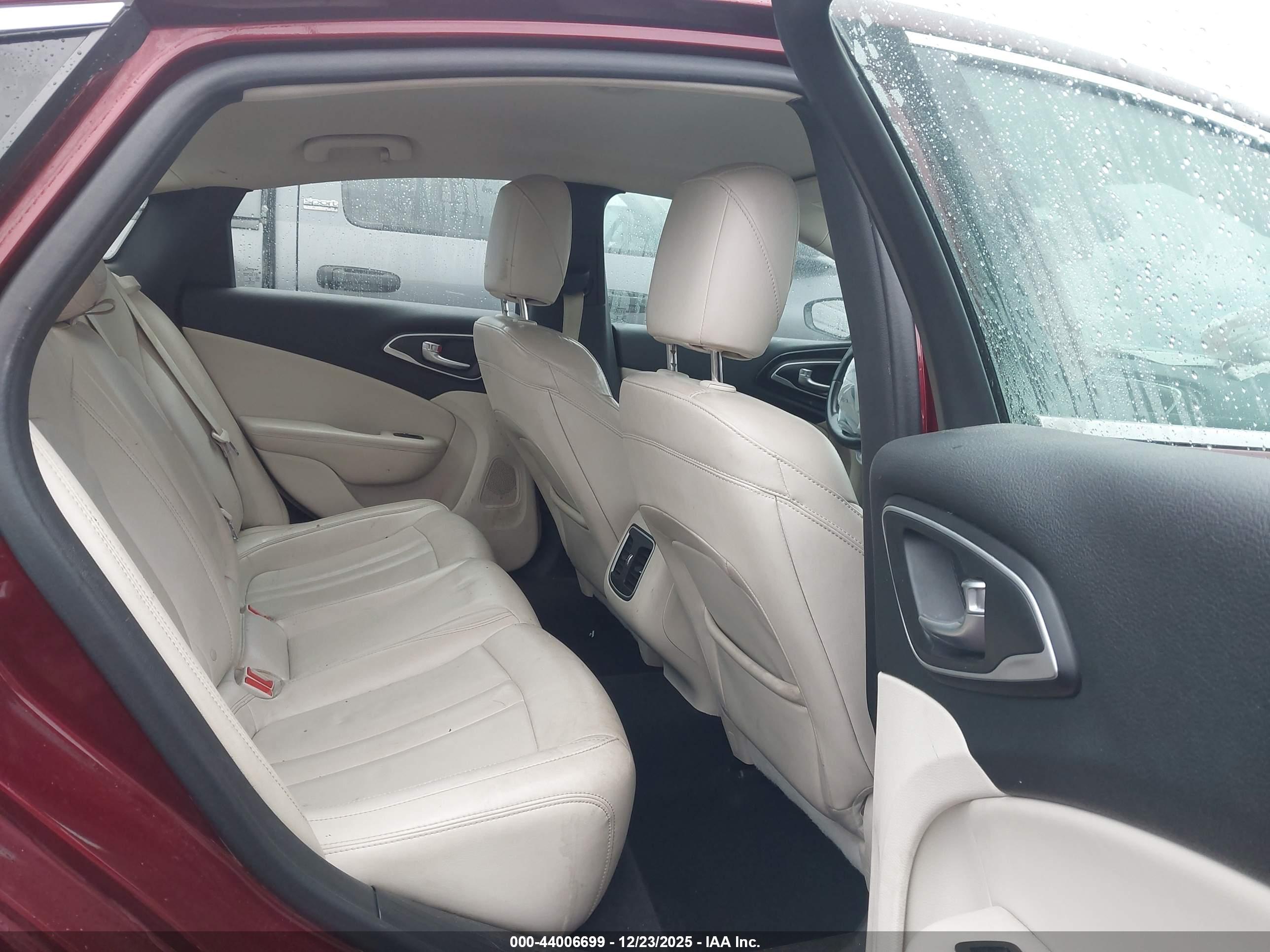 CHRYSLER 200 image 8