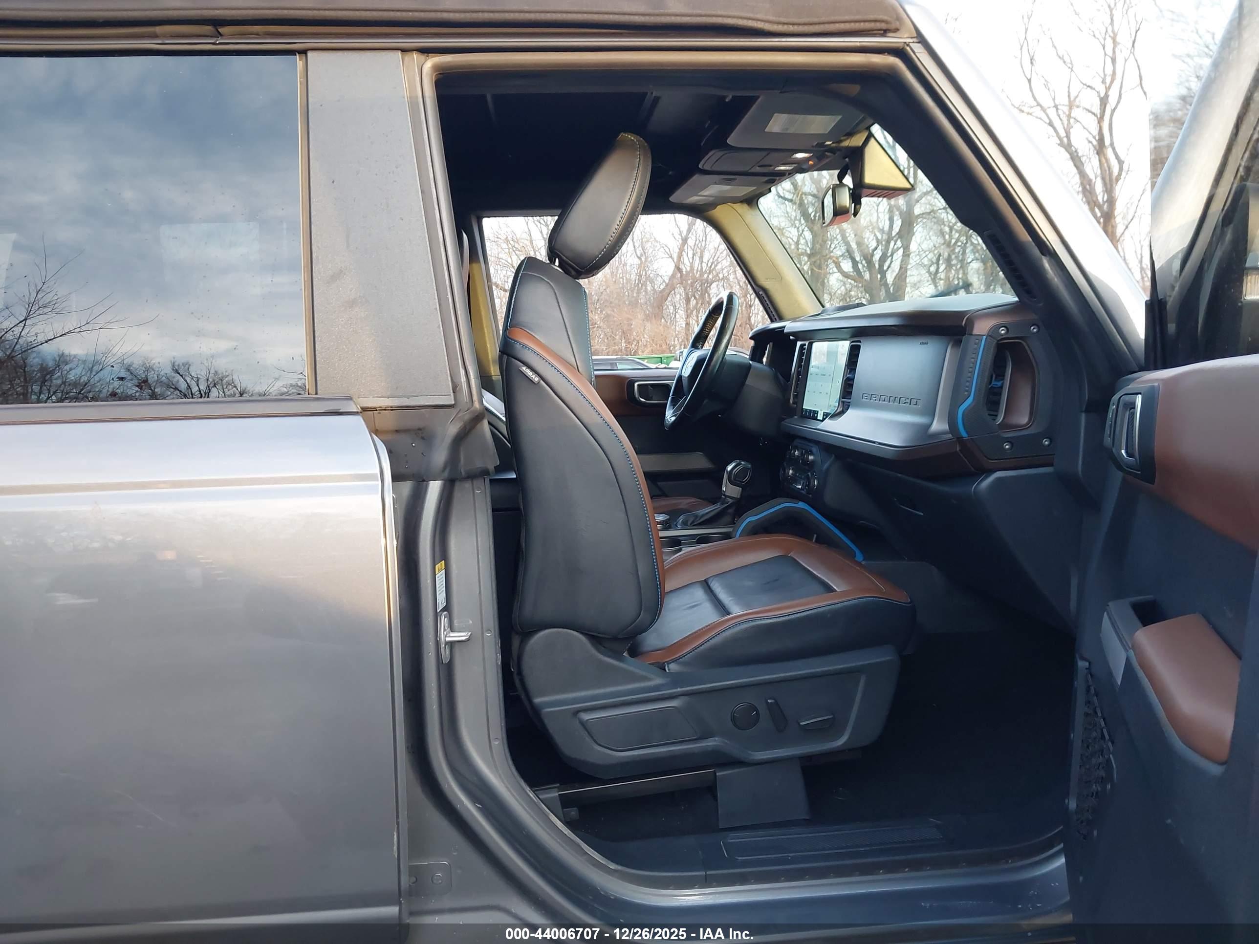 FORD BRONCO image 5