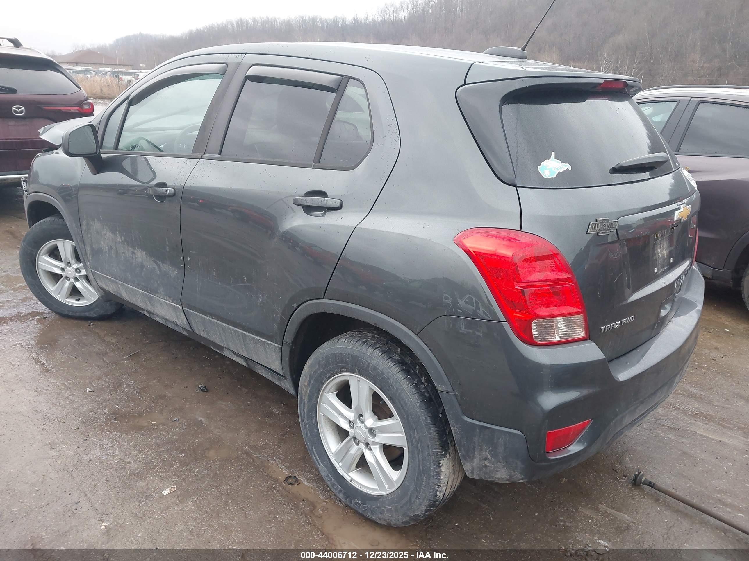 CHEVROLET TRAX image 3
