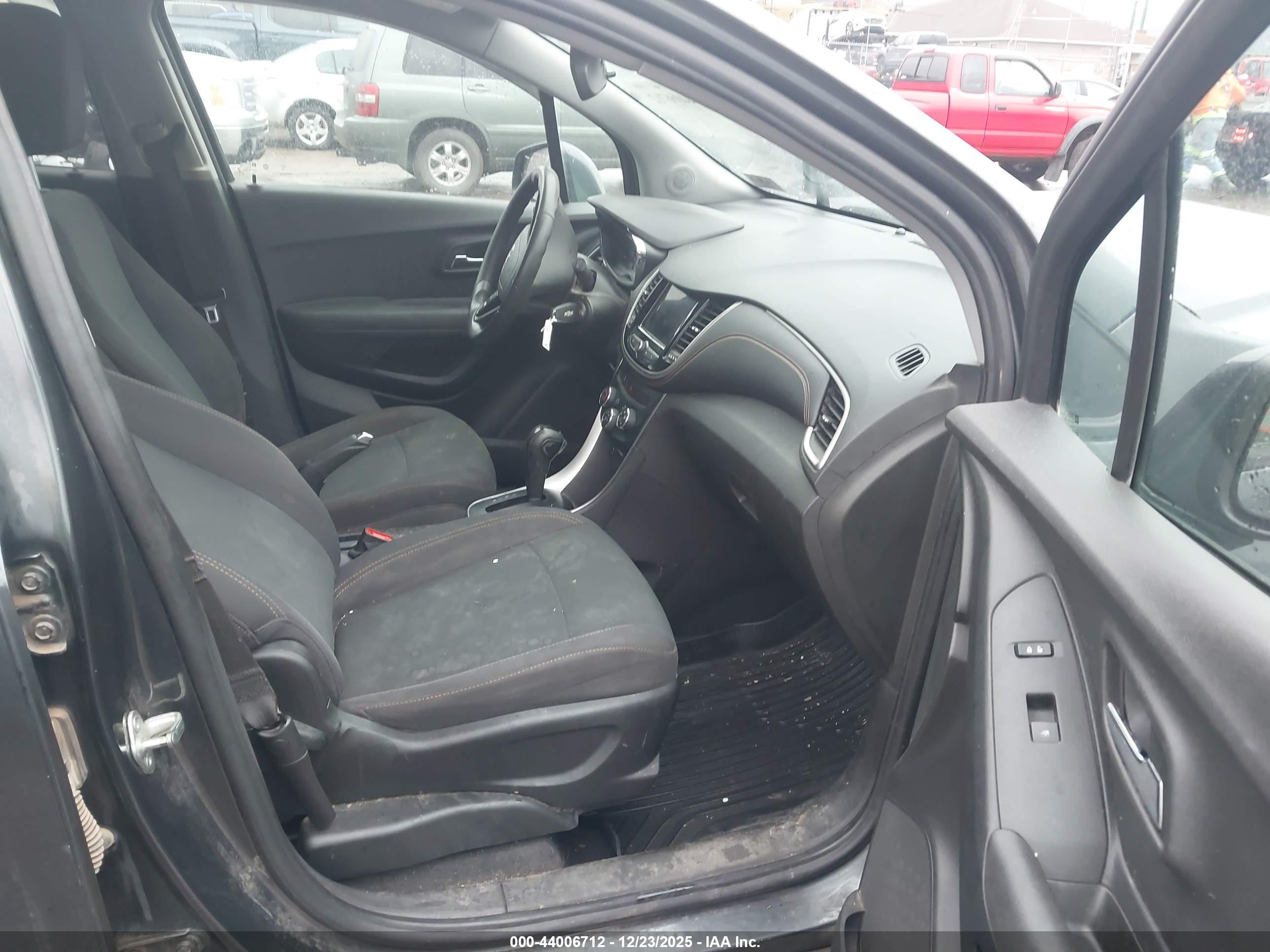 CHEVROLET TRAX image 5