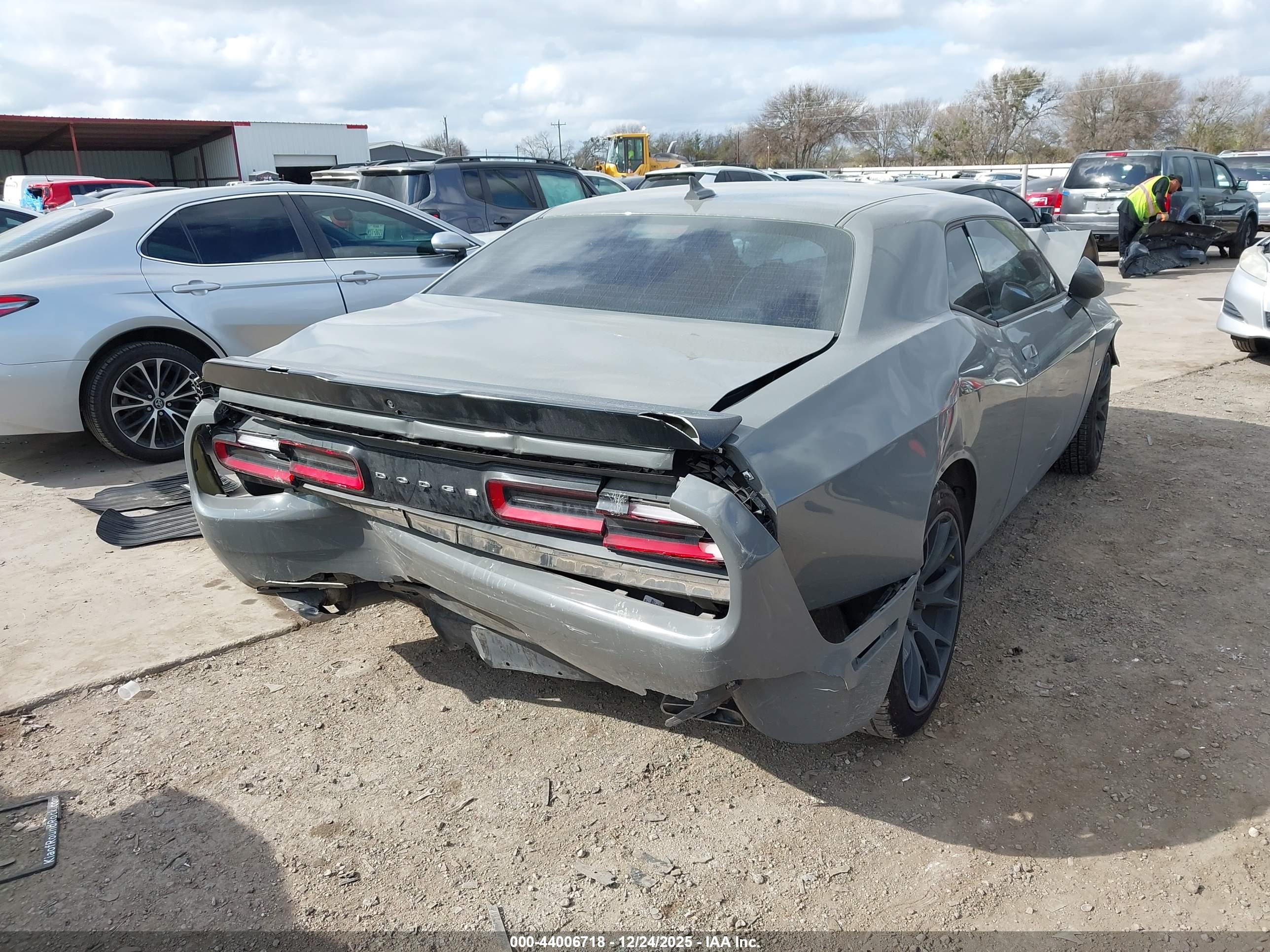 DODGE CHALLENGER image 4