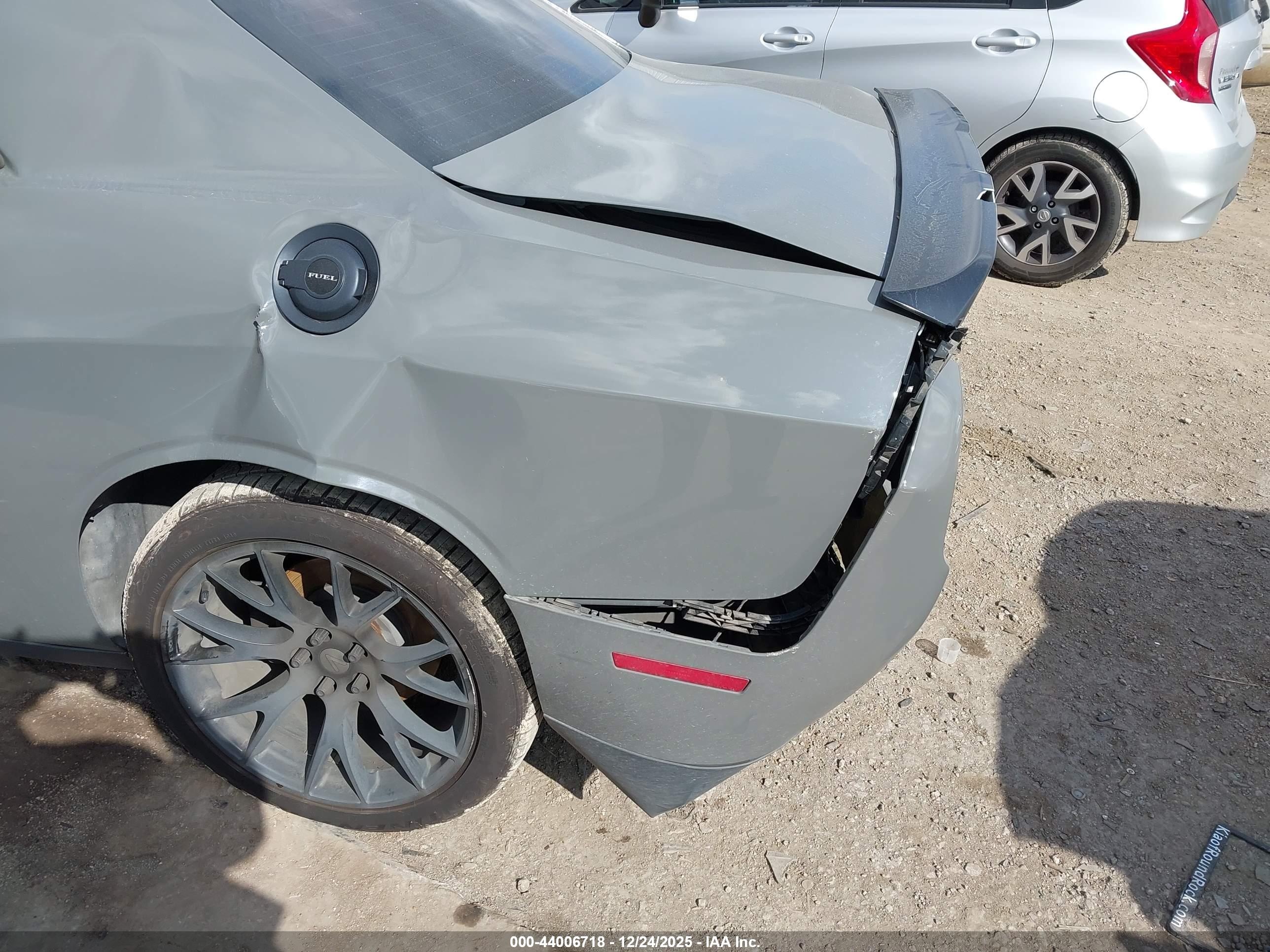 DODGE CHALLENGER image 6