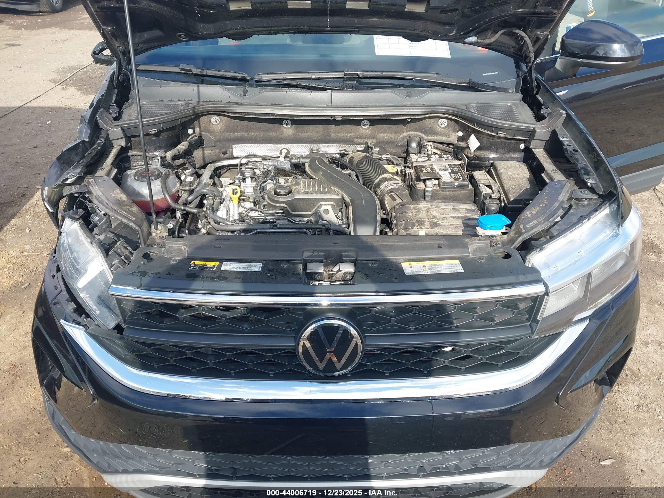 VOLKSWAGEN TAOS image 10