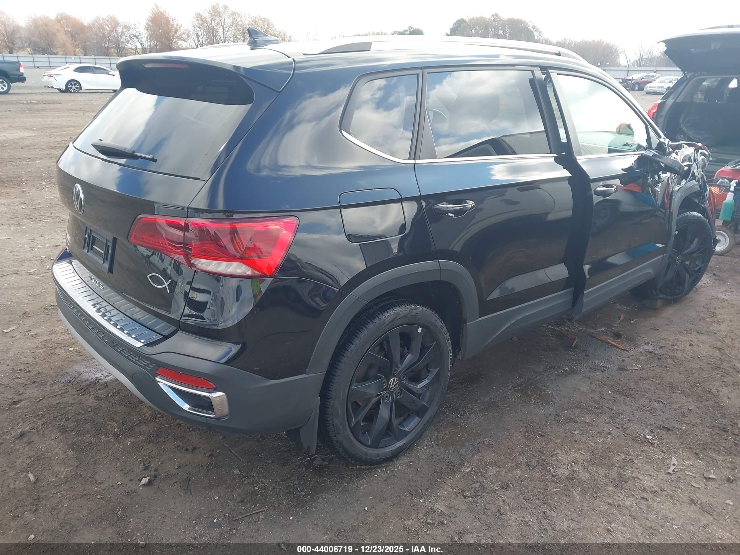 VOLKSWAGEN TAOS image 4